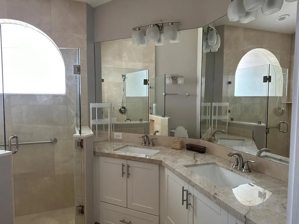 10474 LAKE VISTA Circle