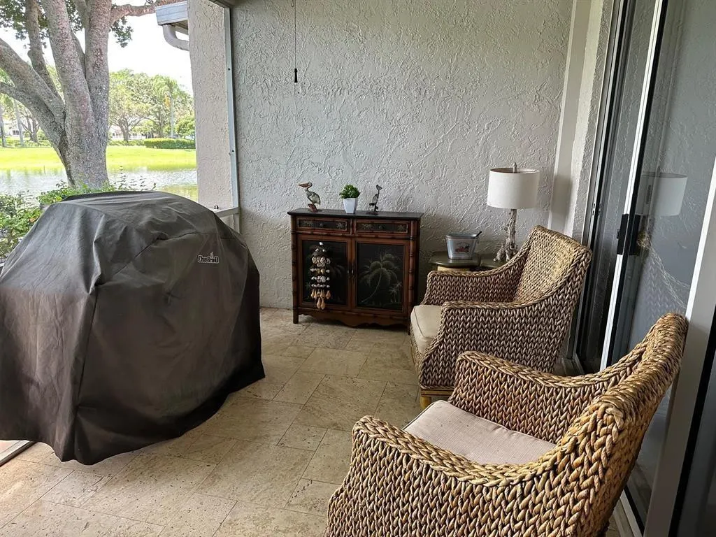 10474 LAKE VISTA Circle