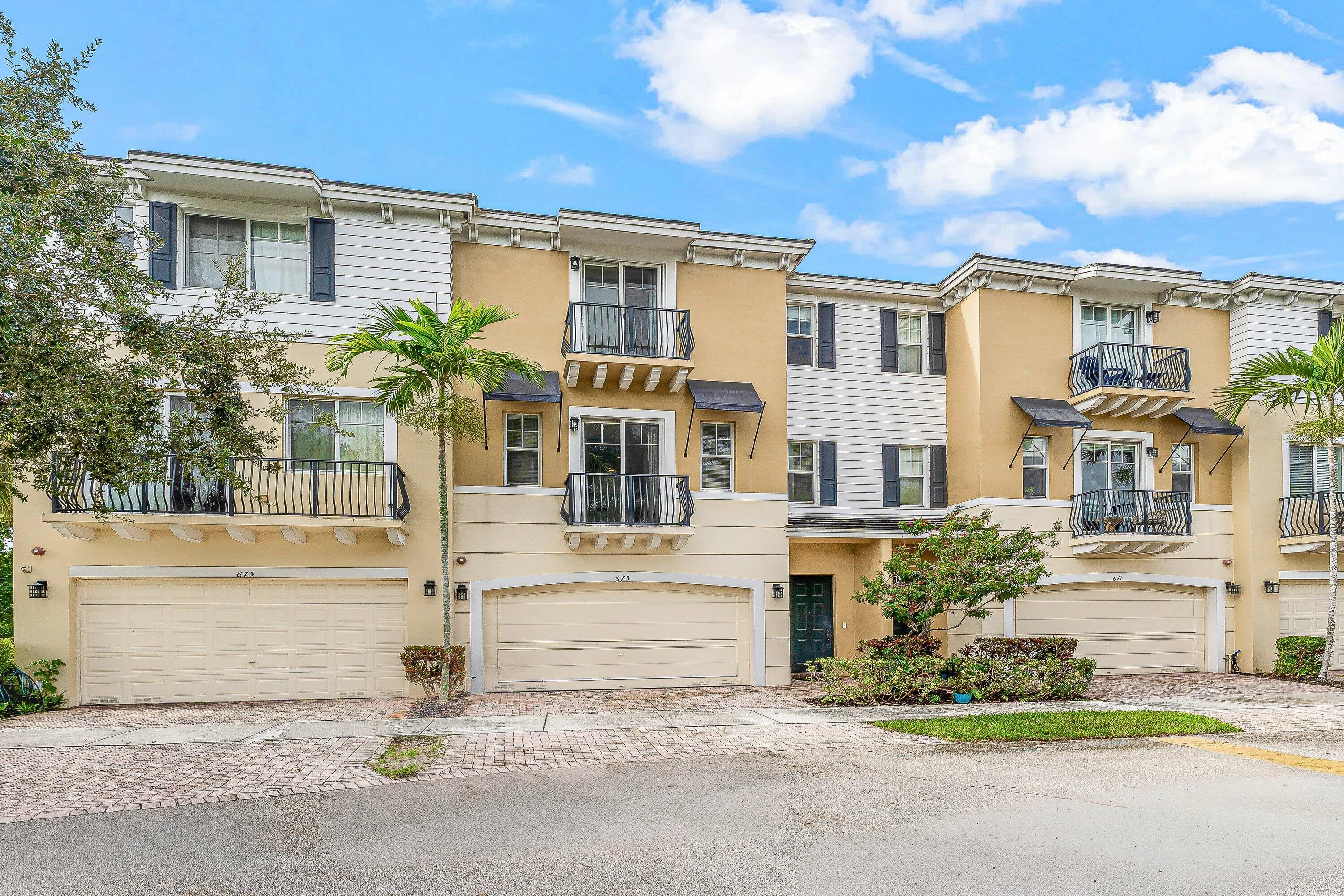 673 NW 38th Circle