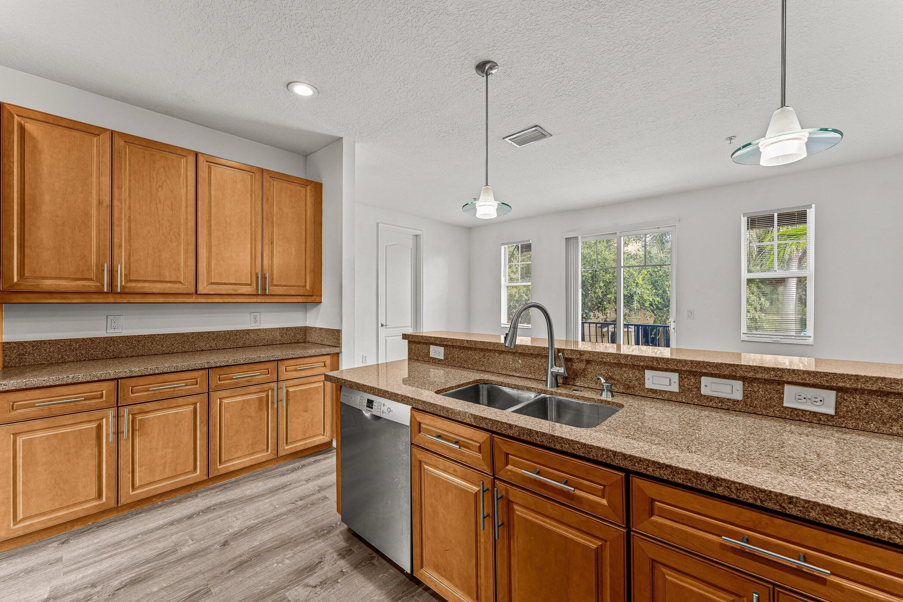 673 NW 38th Circle