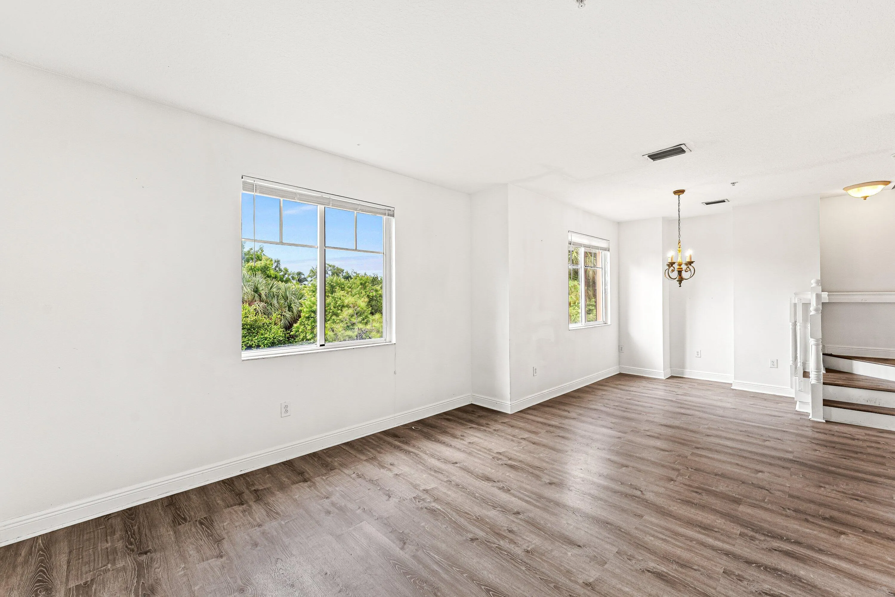 673 NW 38th Circle