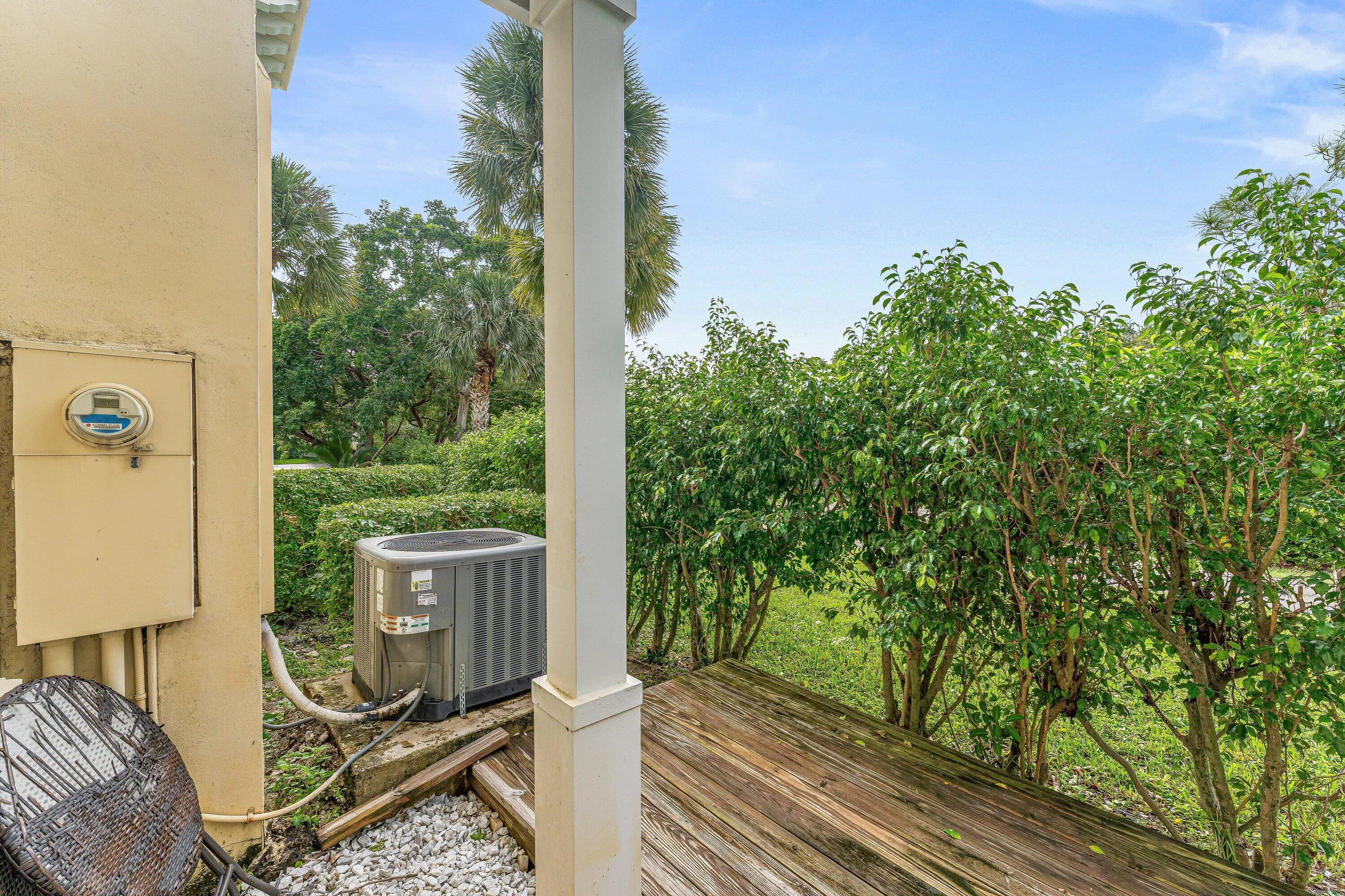 673 NW 38th Circle