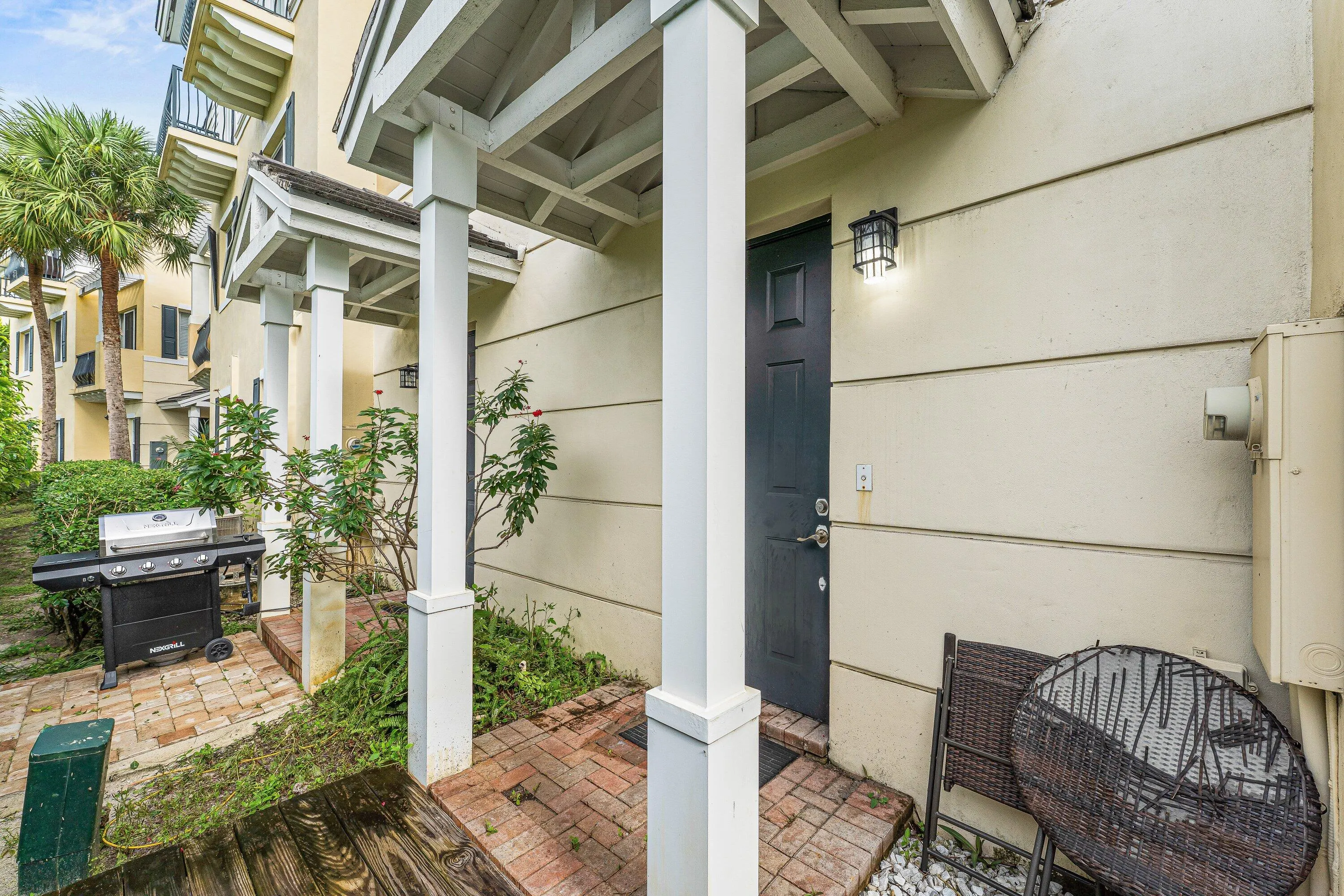 673 NW 38th Circle