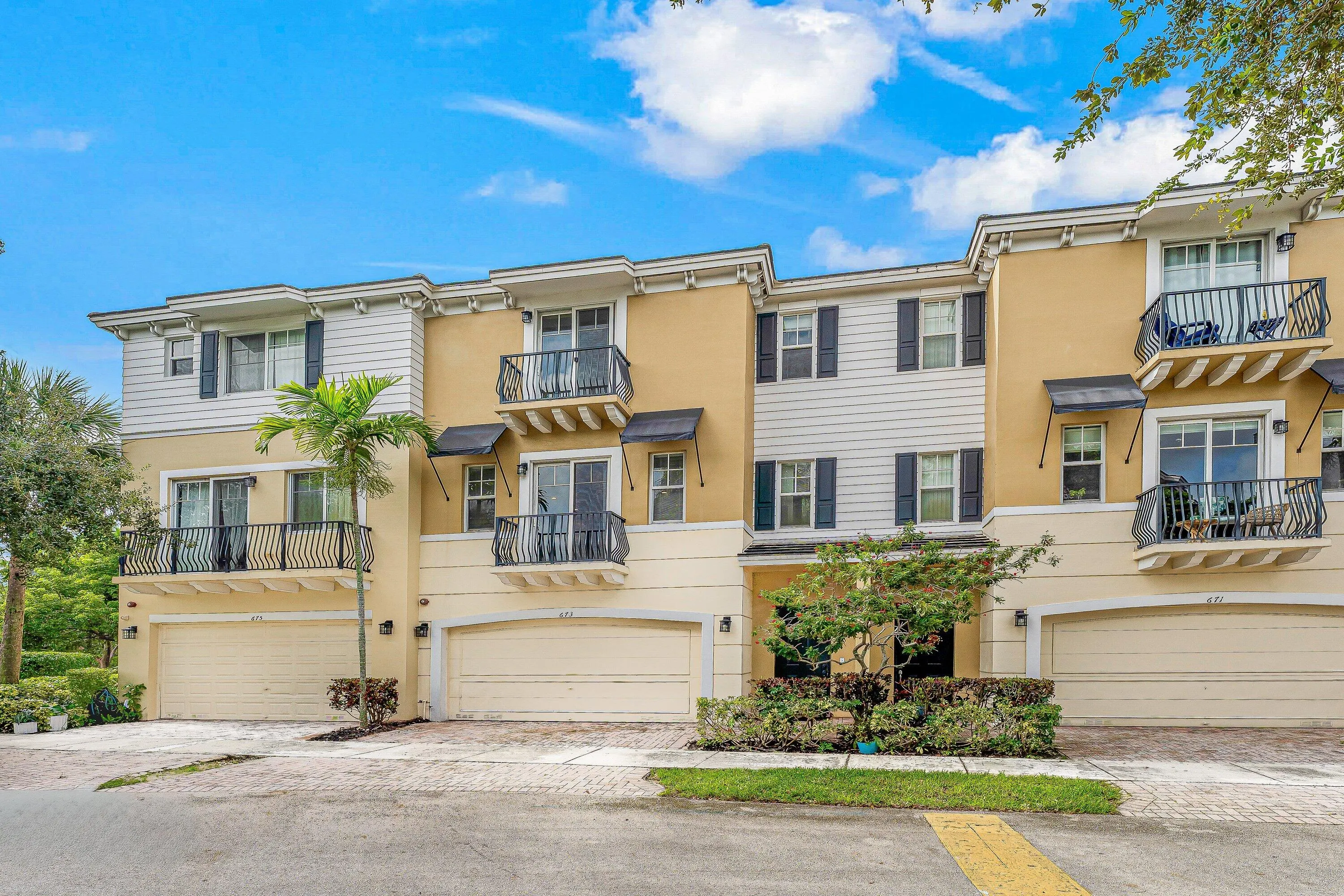 673 NW 38th Circle
