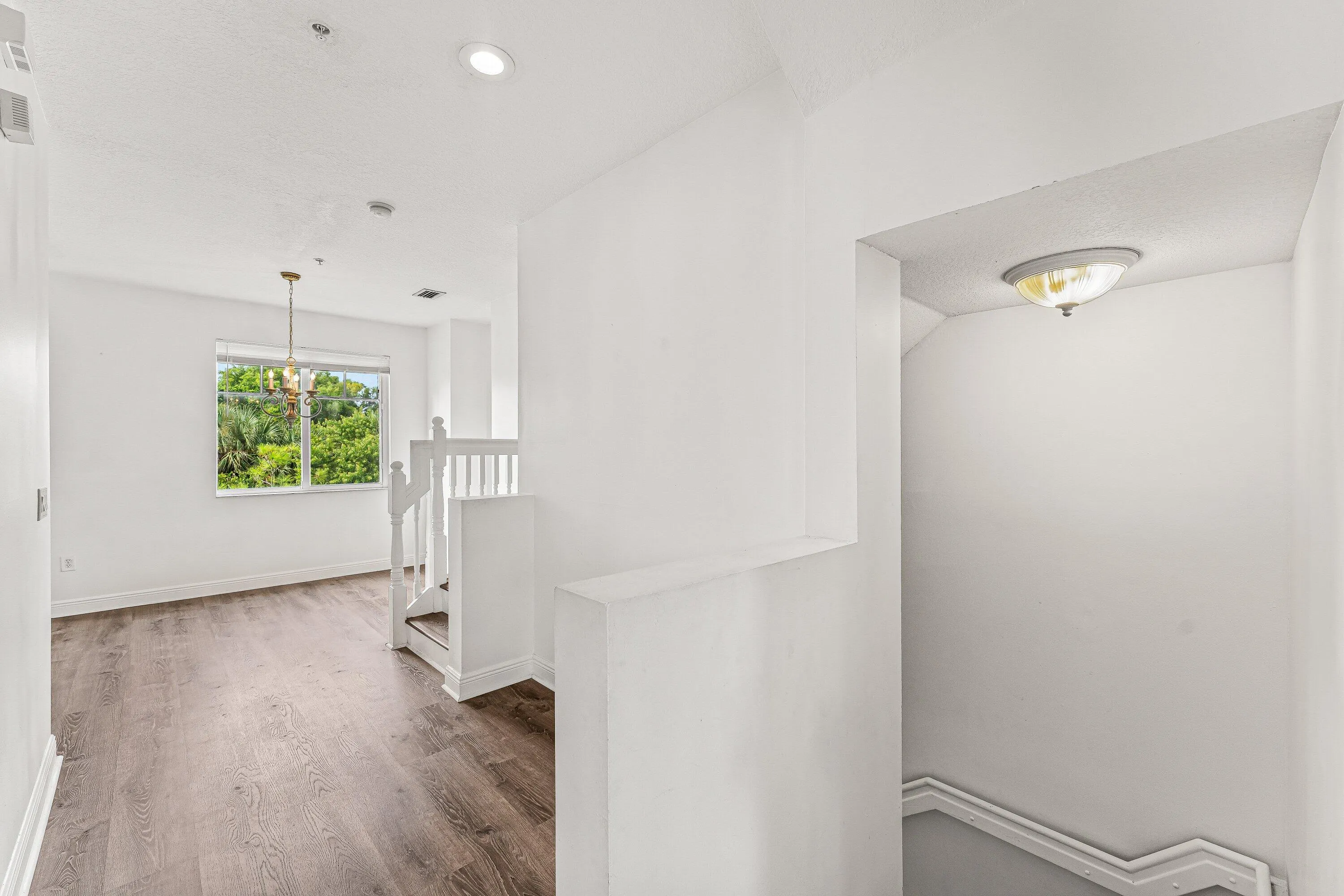 673 NW 38th Circle