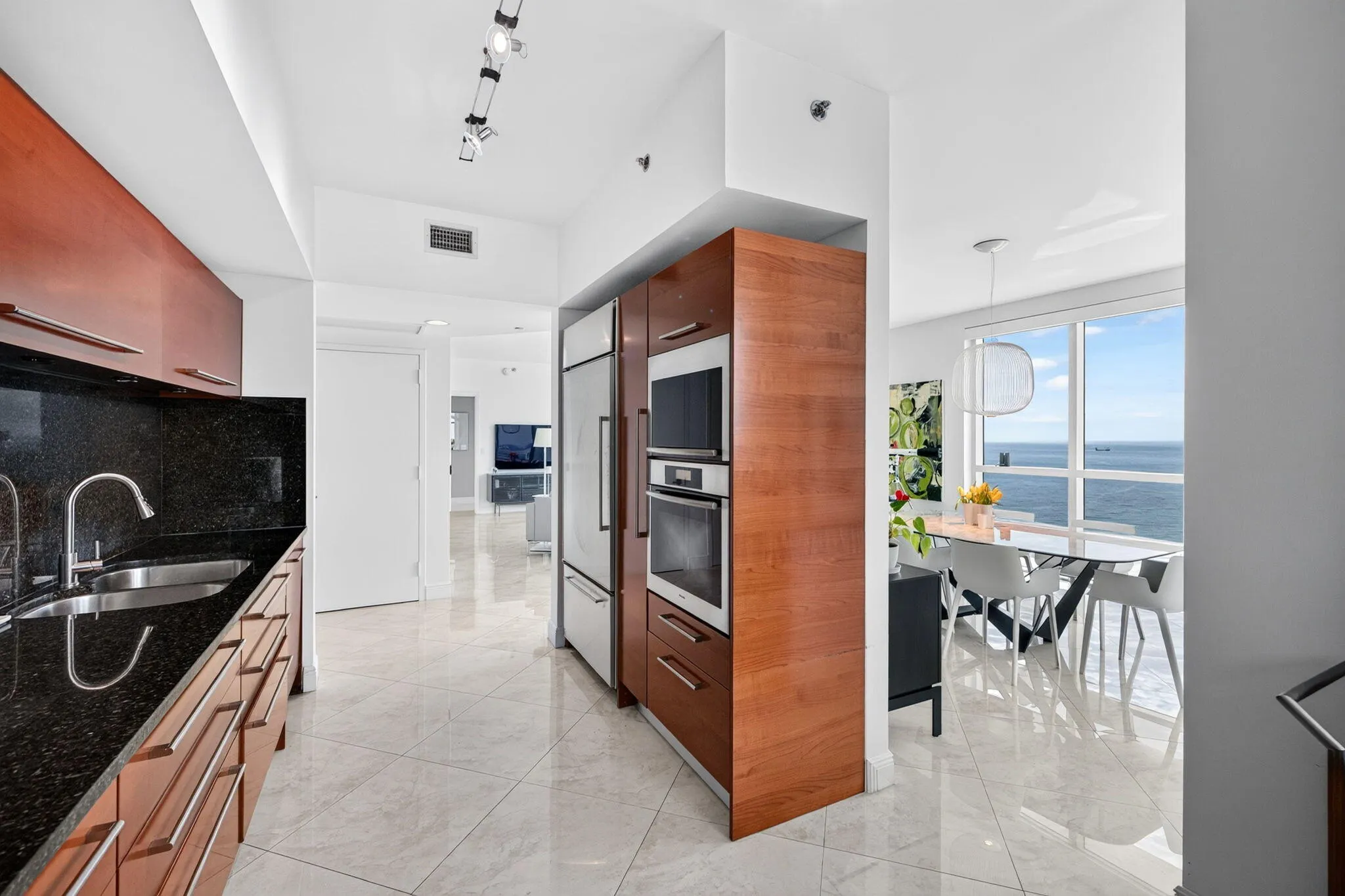 101 S FORT LAUDERDALE BEACH Boulevard #2407