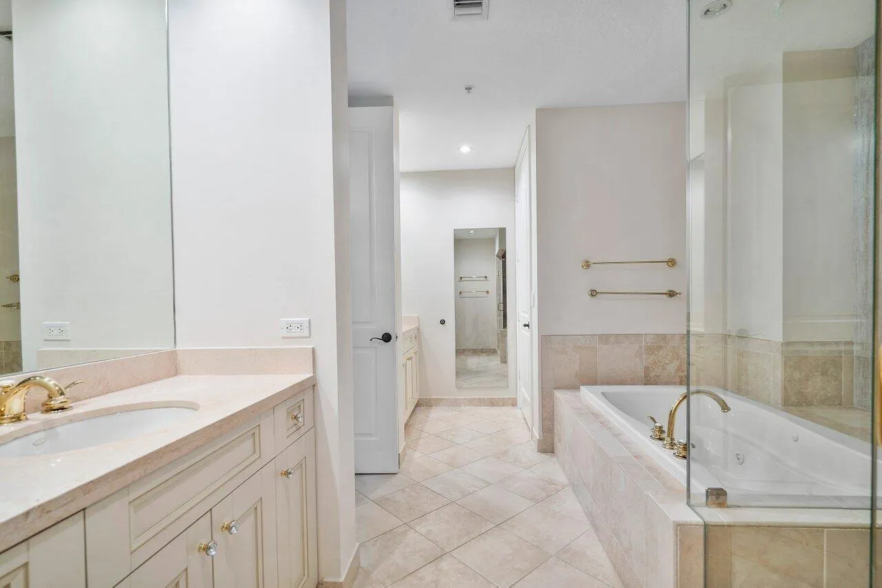 200 NE 2nd Avenue #209