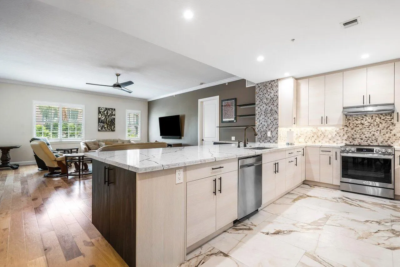 200 NE 2nd Avenue #209