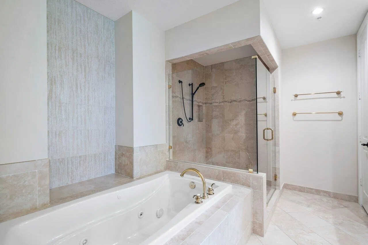 200 NE 2nd Avenue #209