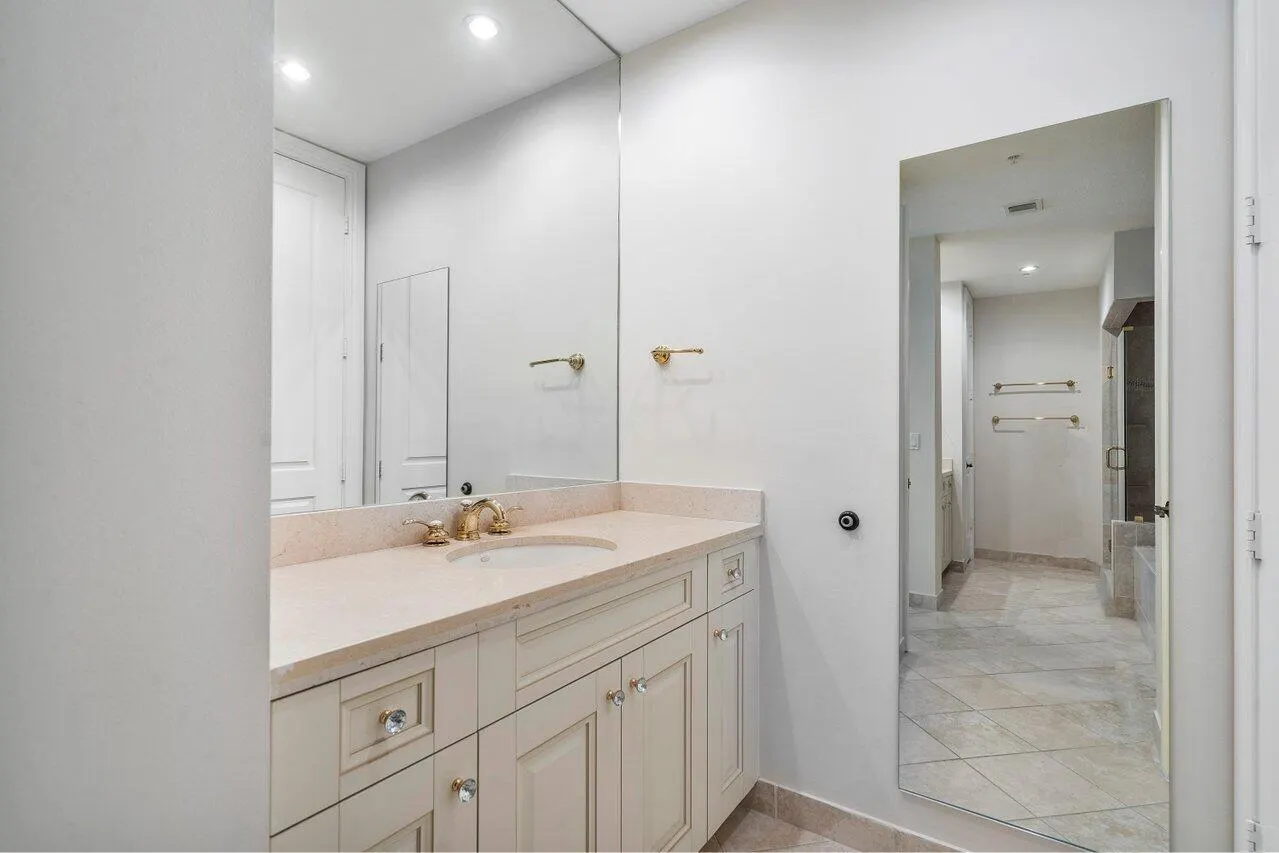 200 NE 2nd Avenue #209