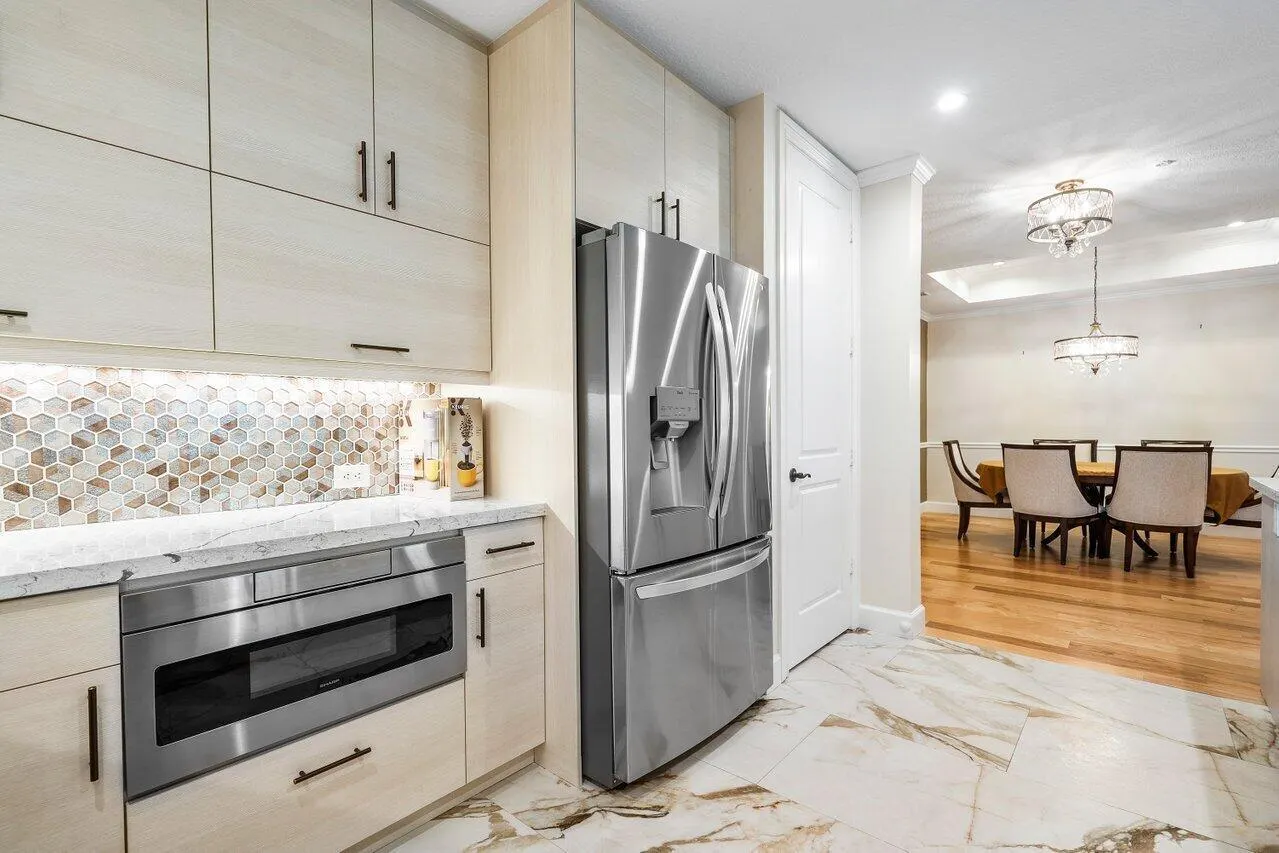 200 NE 2nd Avenue #209