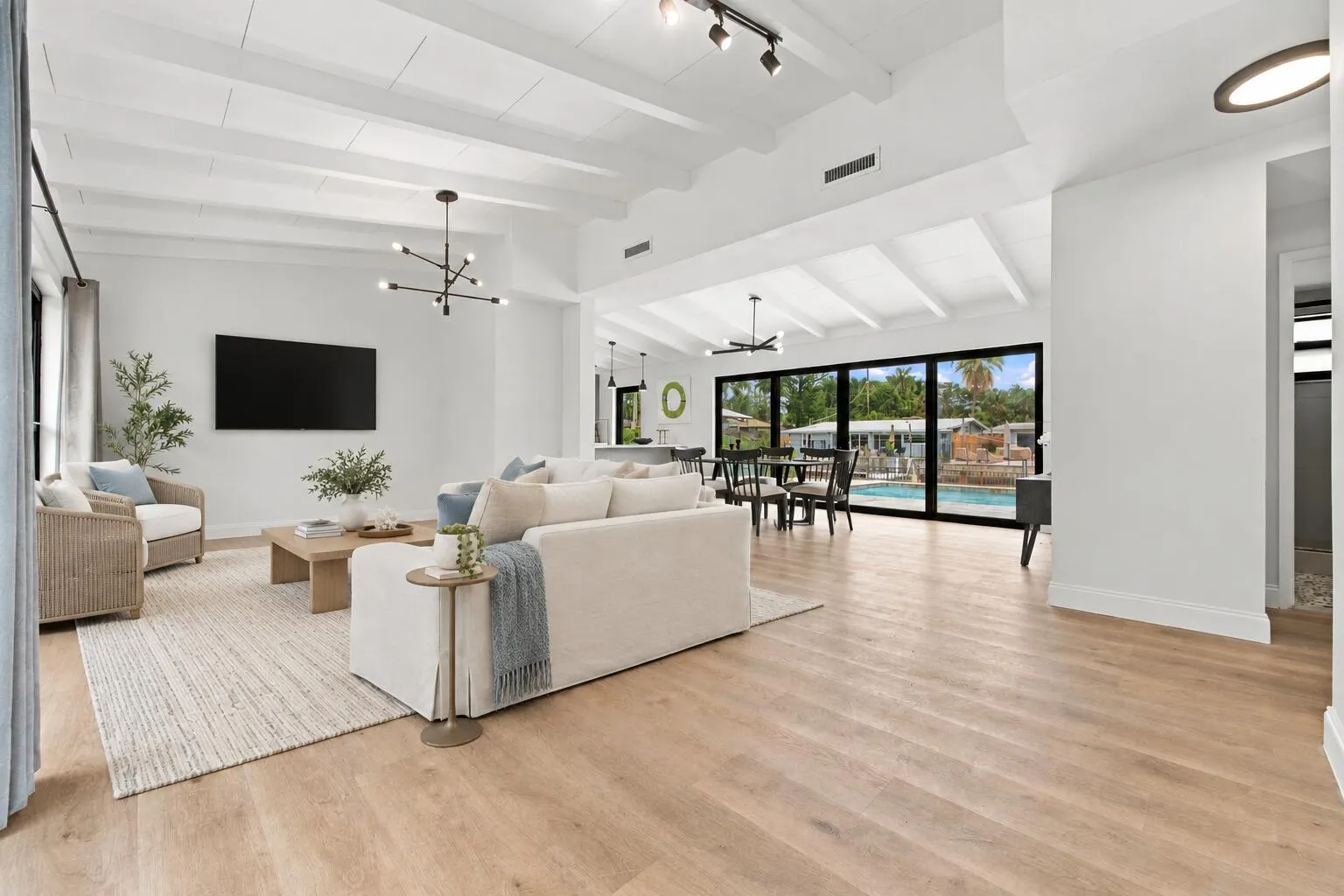 2536 GULFSTREAM Lane