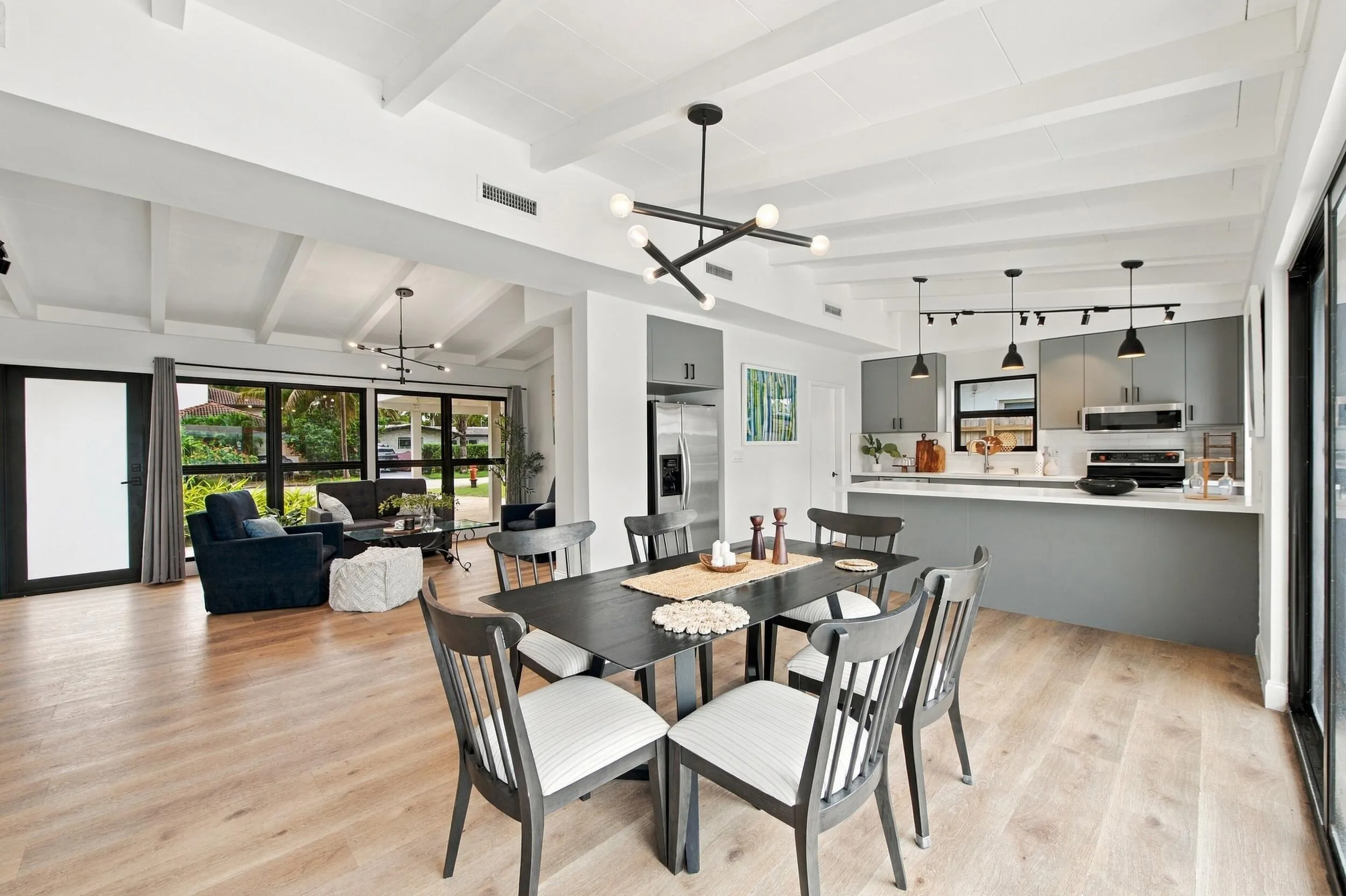 2536 GULFSTREAM Lane