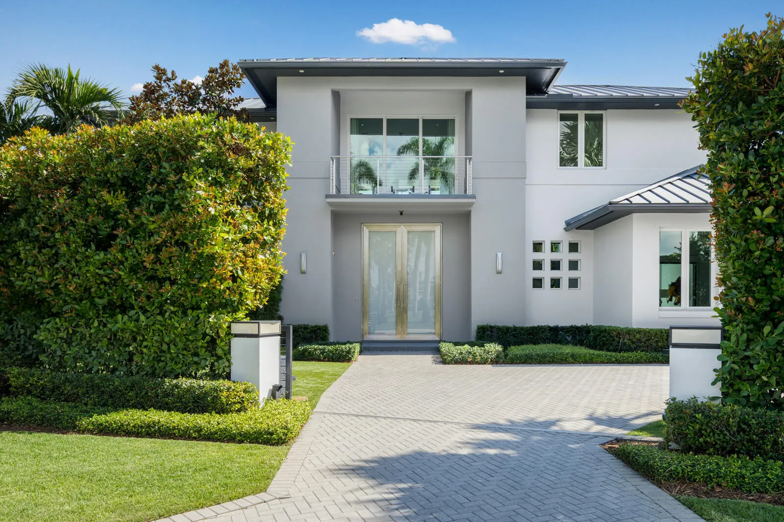 1900 Sabal Palm Drive