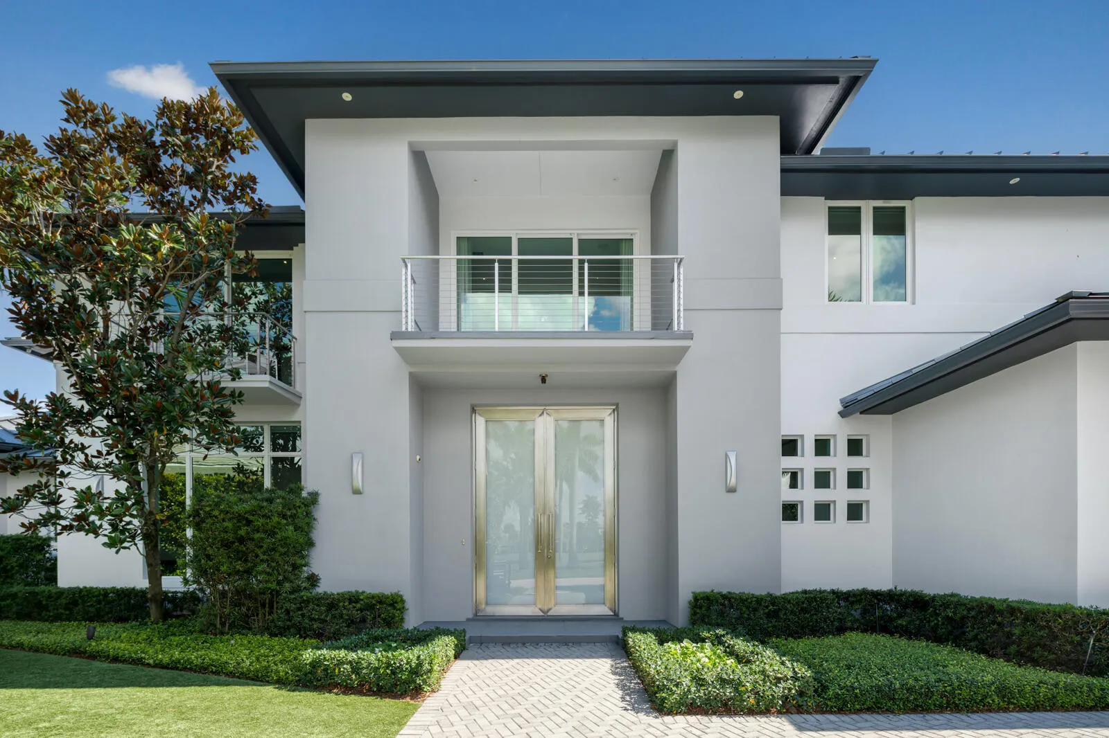 1900 Sabal Palm Drive