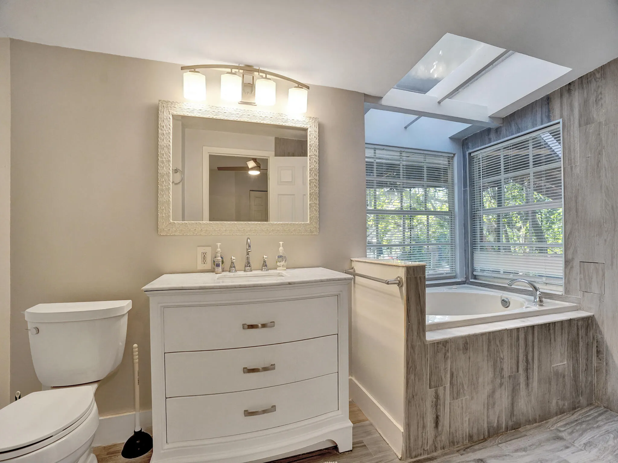 720 SW 11th Court