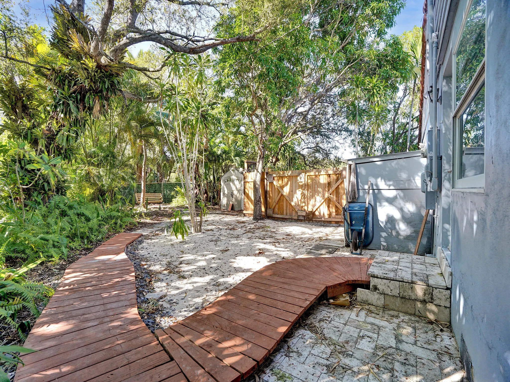 720 SW 11th Court