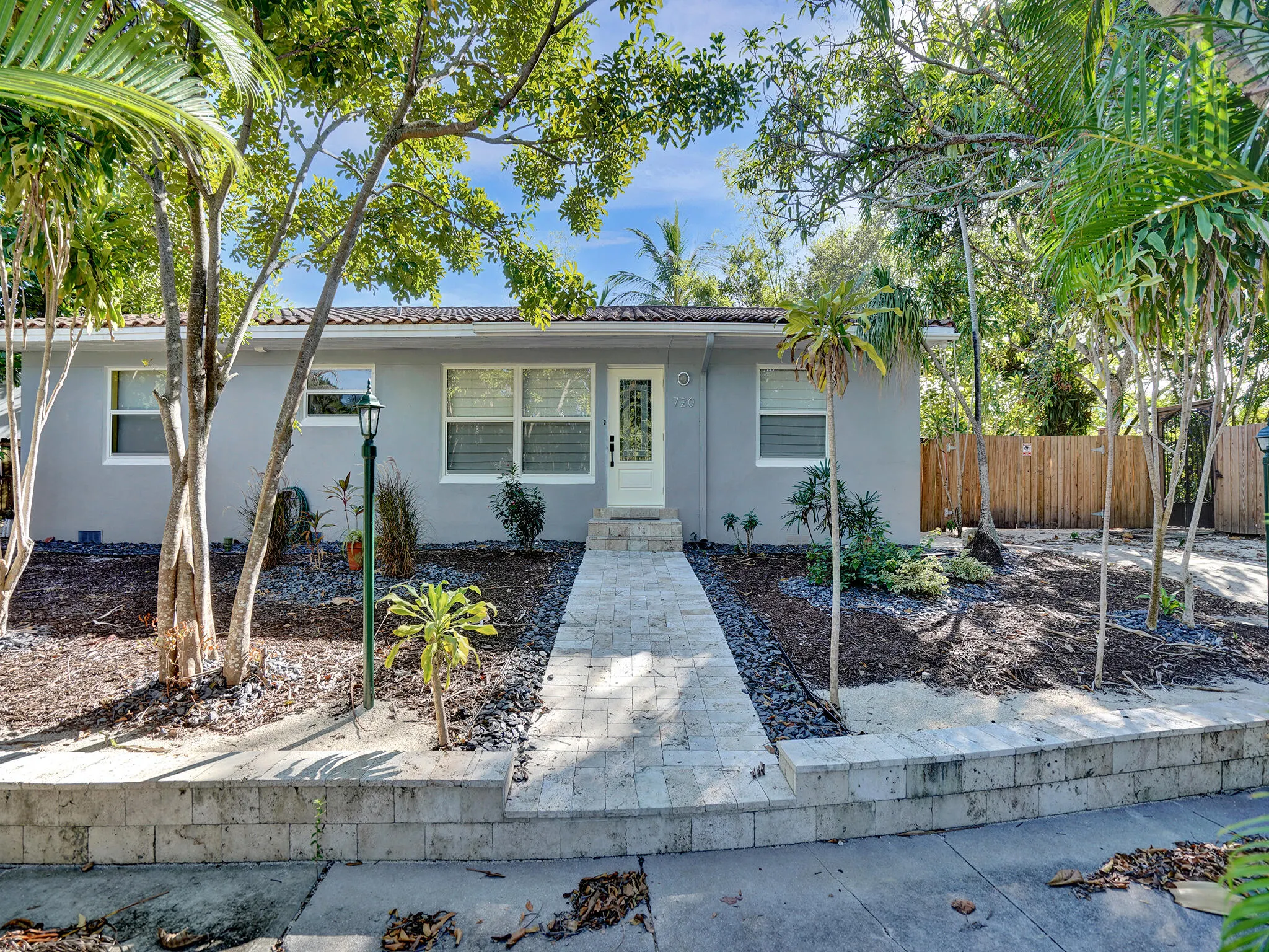 720 SW 11th Court