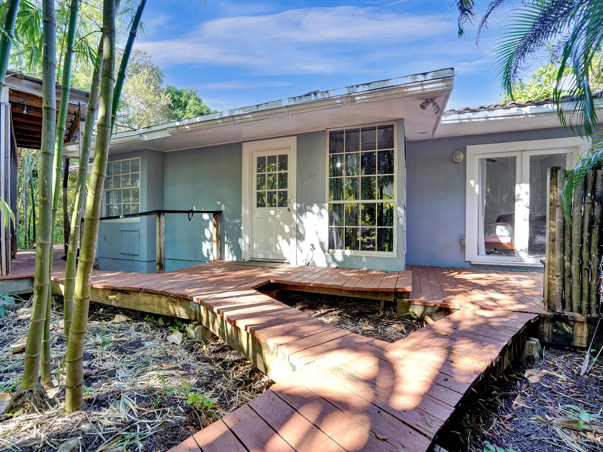 720 SW 11th Court