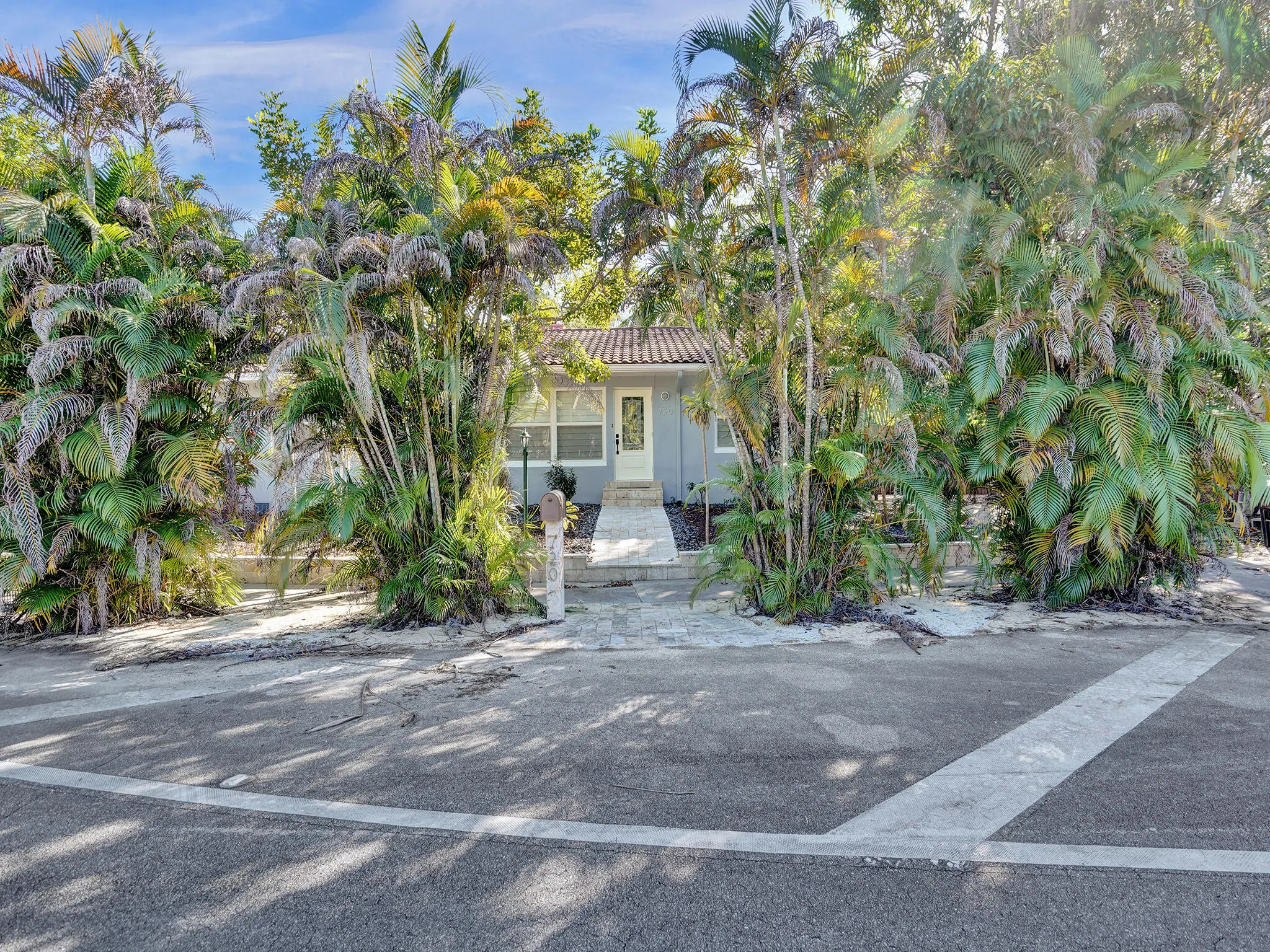 720 SW 11th Court