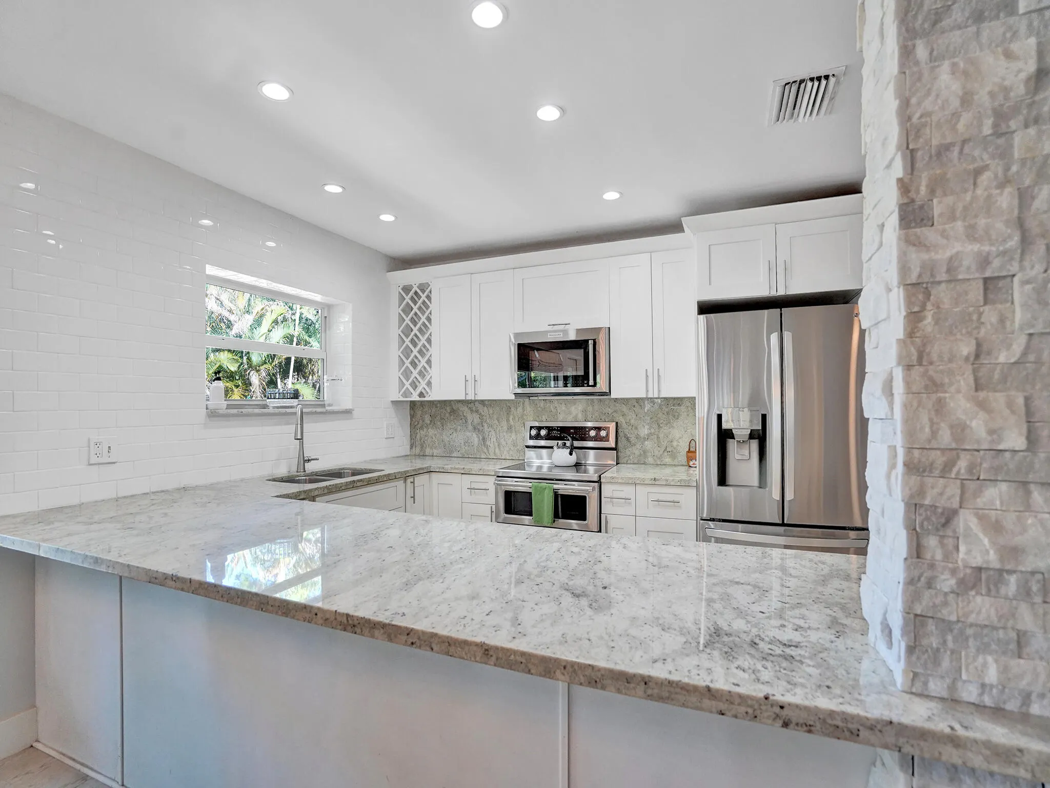 720 SW 11th Court