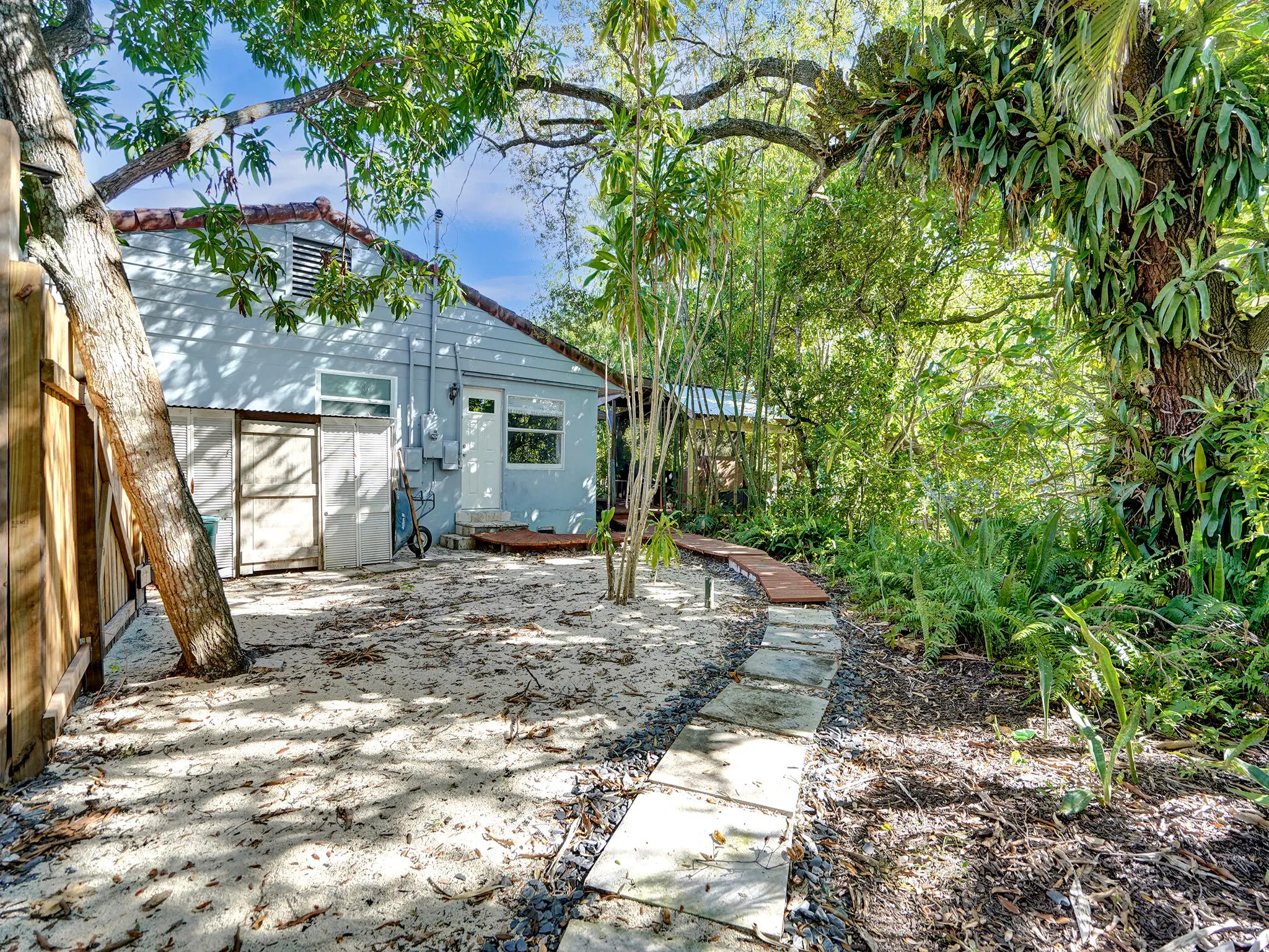 720 SW 11th Court