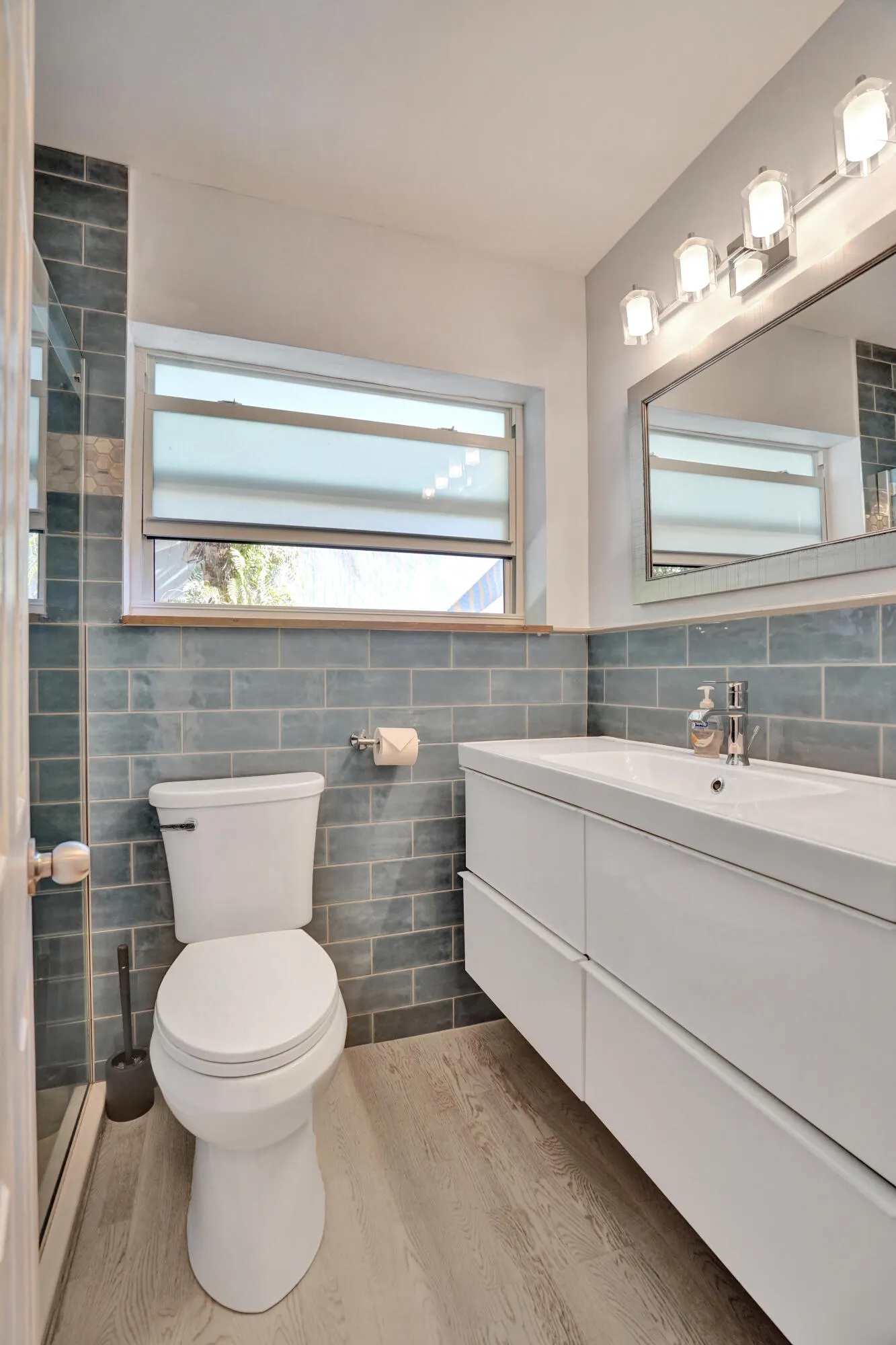 720 SW 11th Court