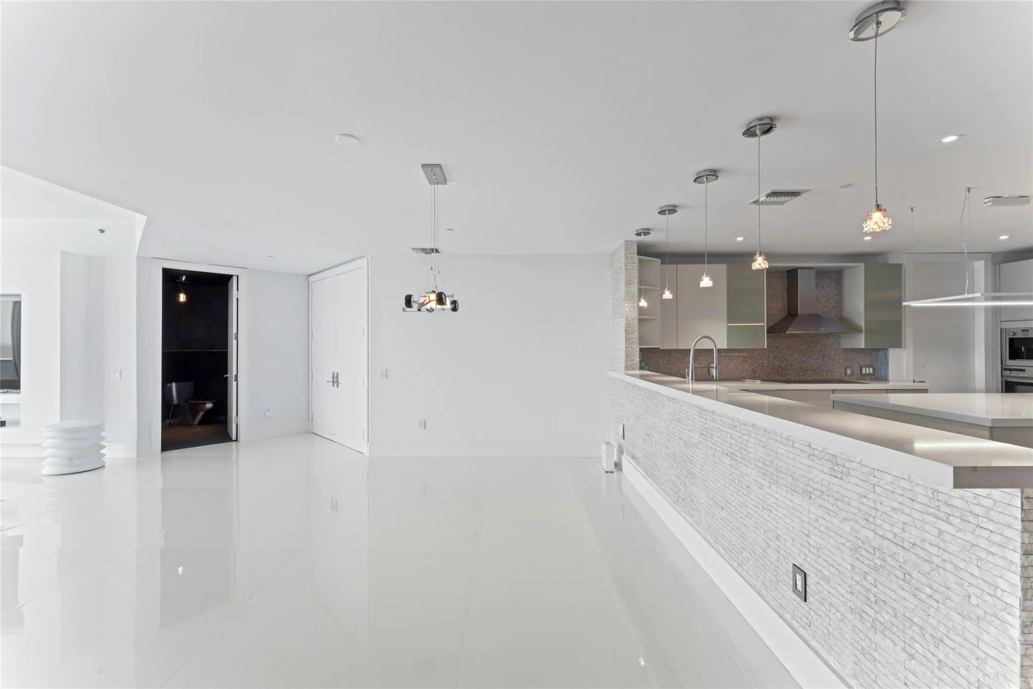 5959 COLLINS Avenue #1203