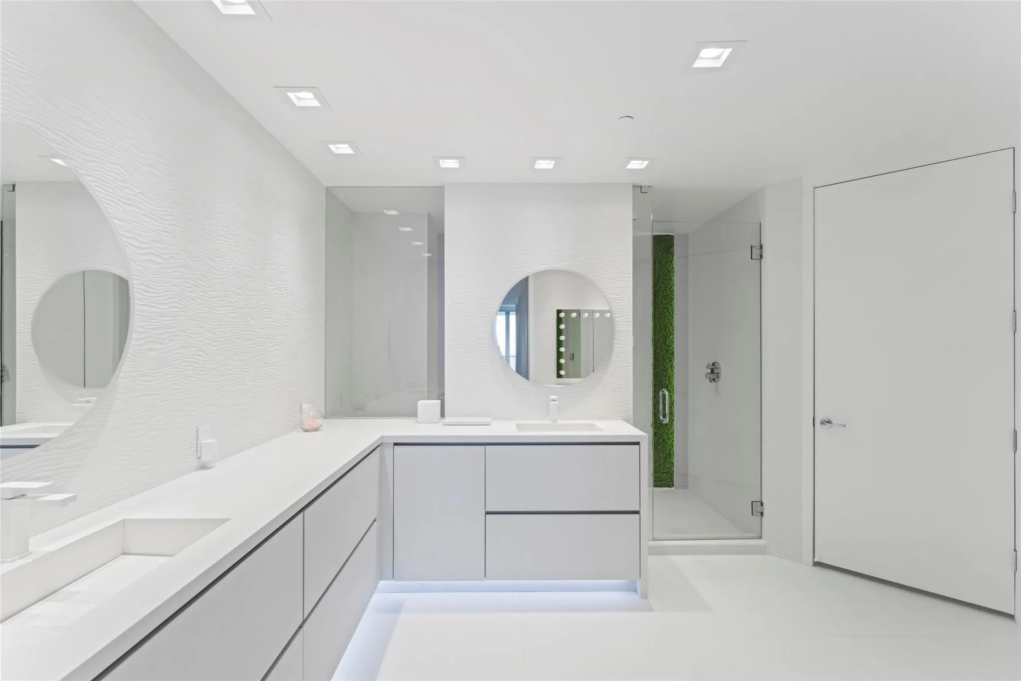 5959 COLLINS Avenue #1203