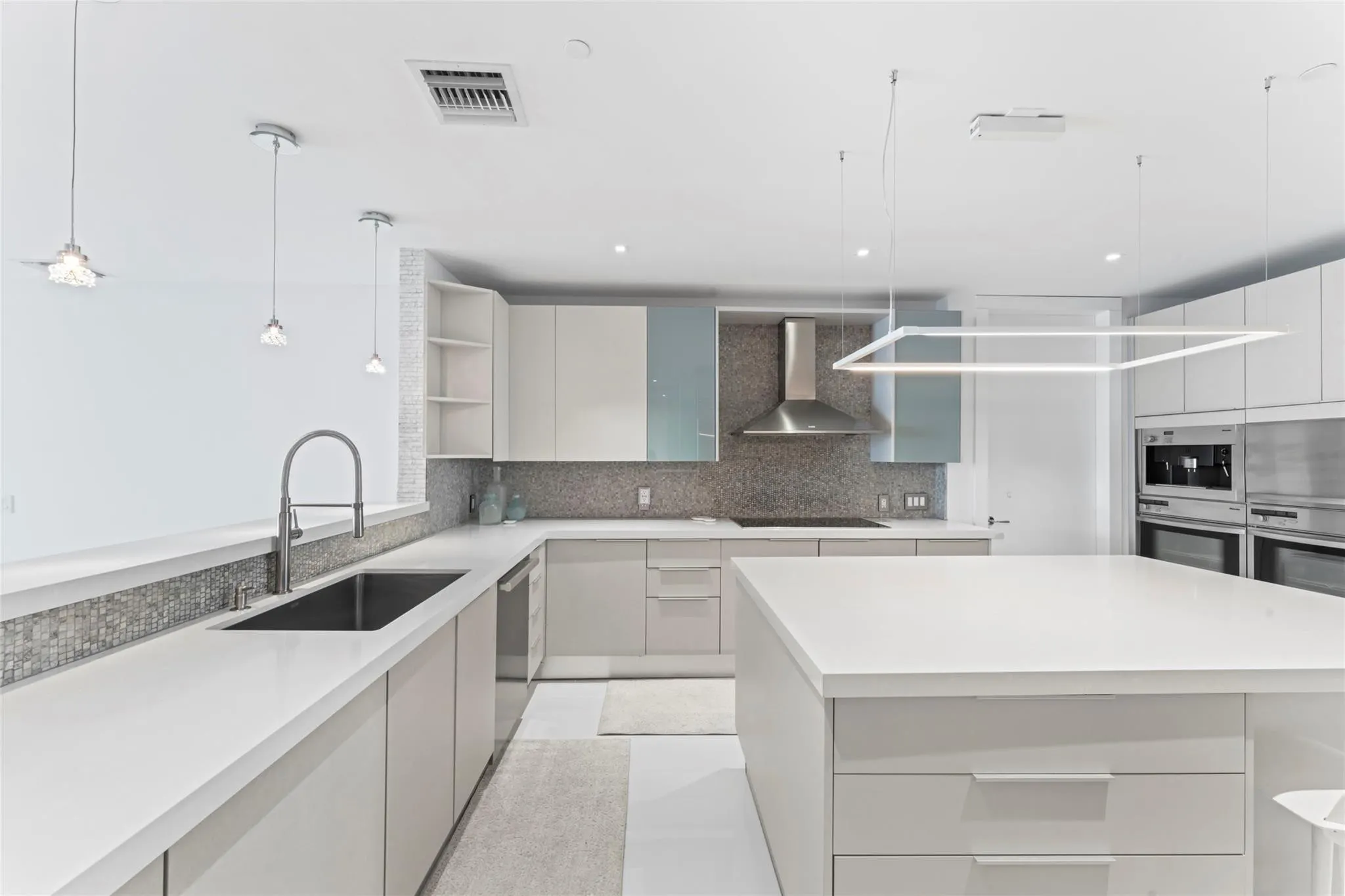 5959 COLLINS Avenue #1203