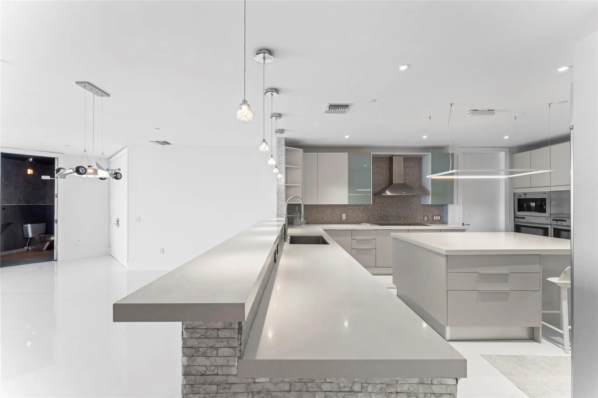 5959 COLLINS Avenue #1203