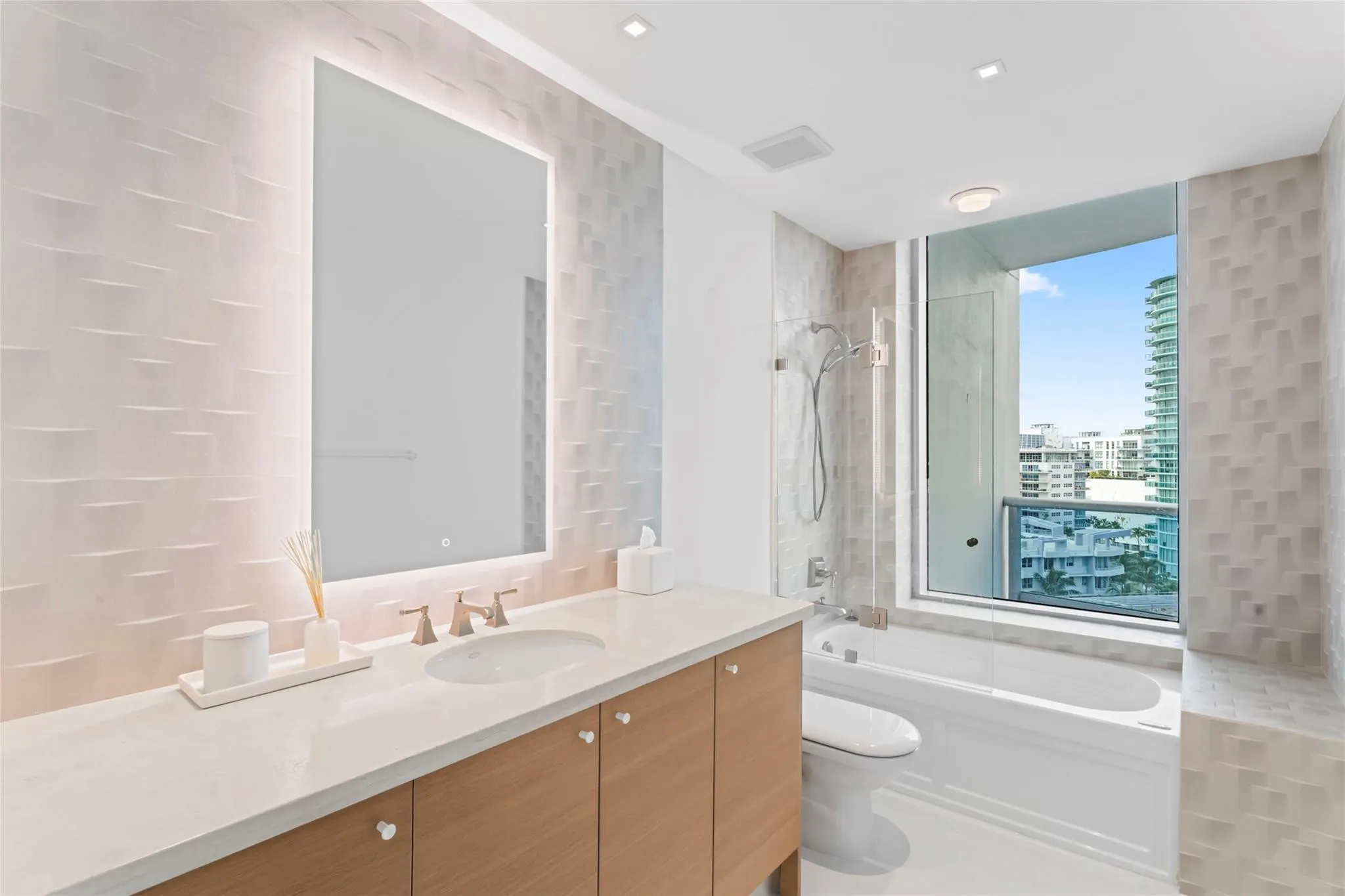 5959 COLLINS Avenue #1203