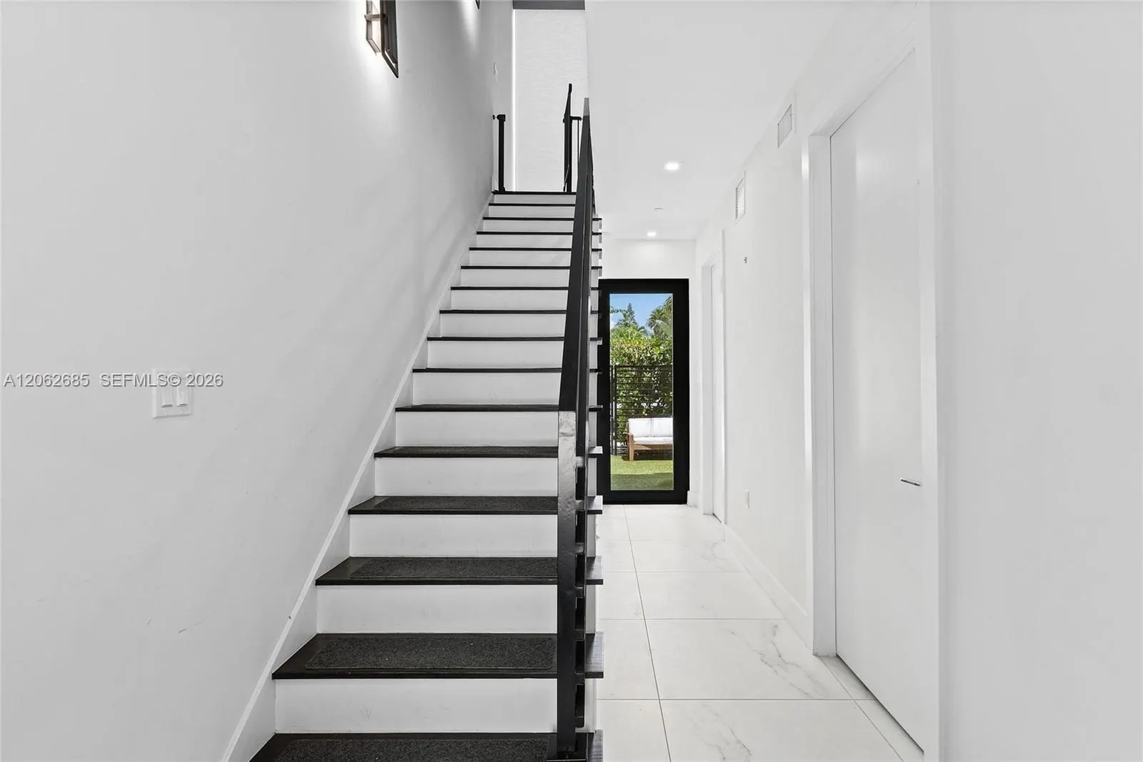 1054 N VICTORIA PARK Road