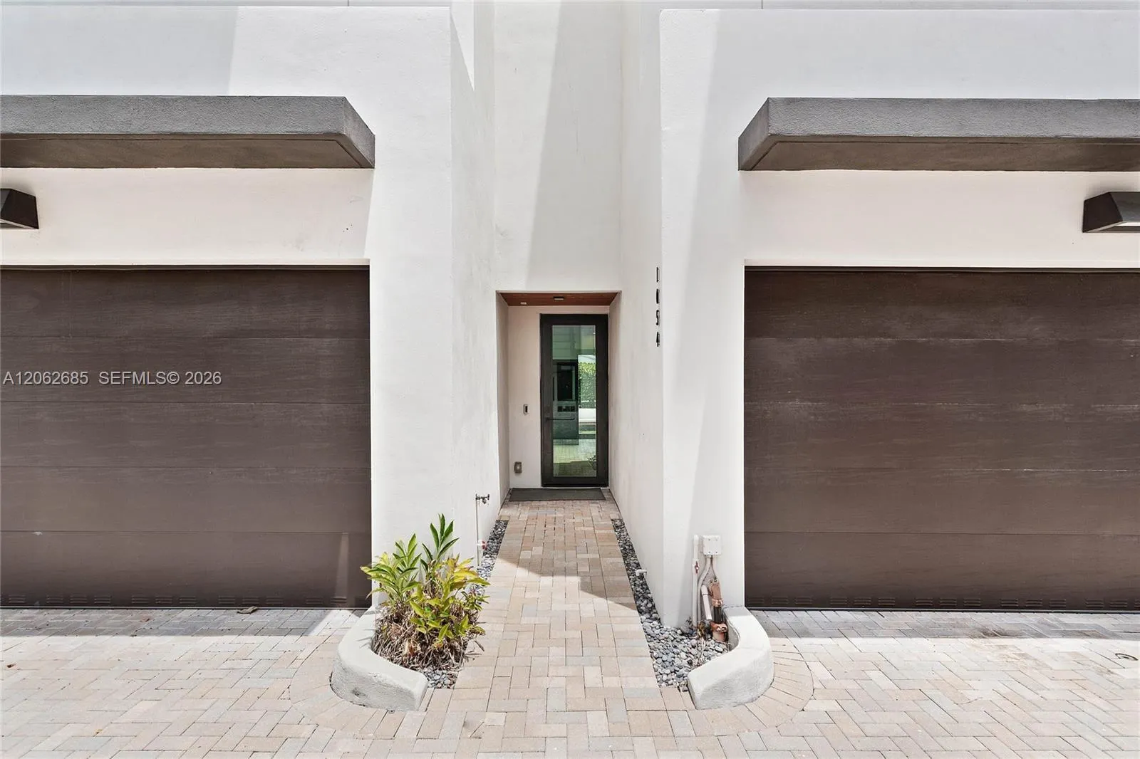 1054 N VICTORIA PARK Road