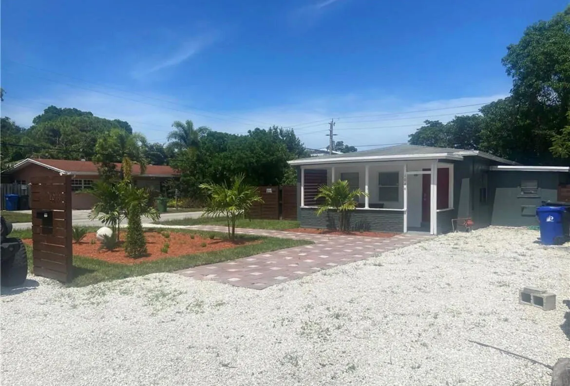 1044 NW 4TH Avenue