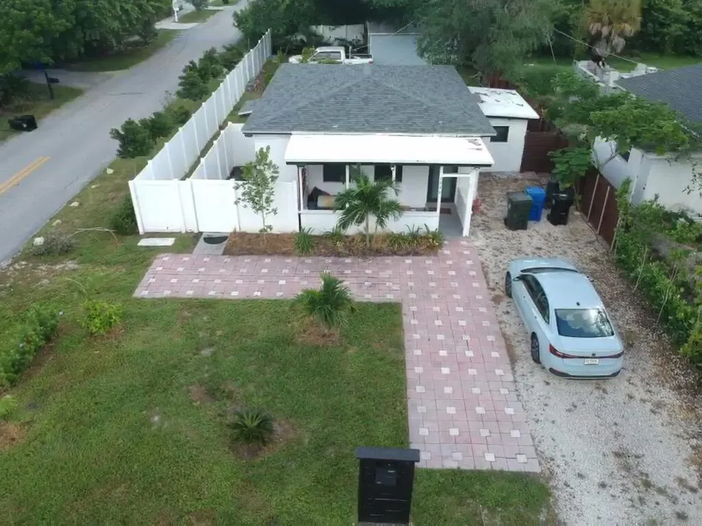 1044 NW 4TH Avenue