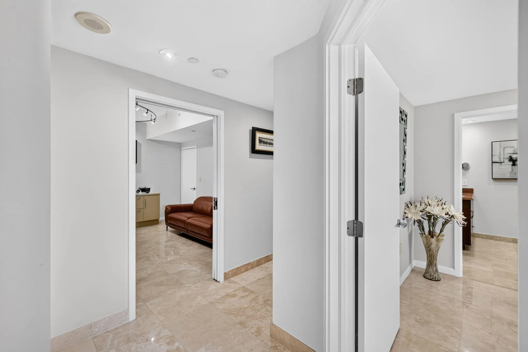 100 S BIRCH Road #1202C