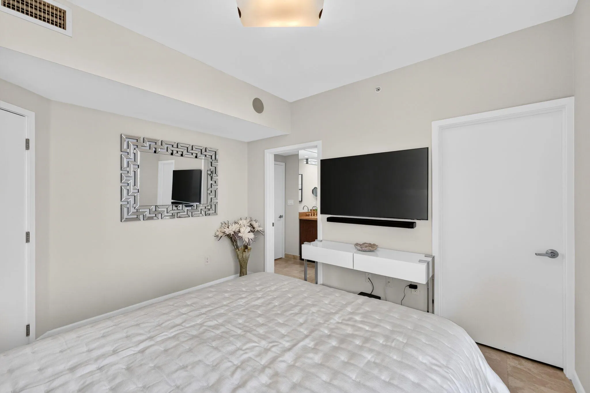 100 S BIRCH Road #1202C