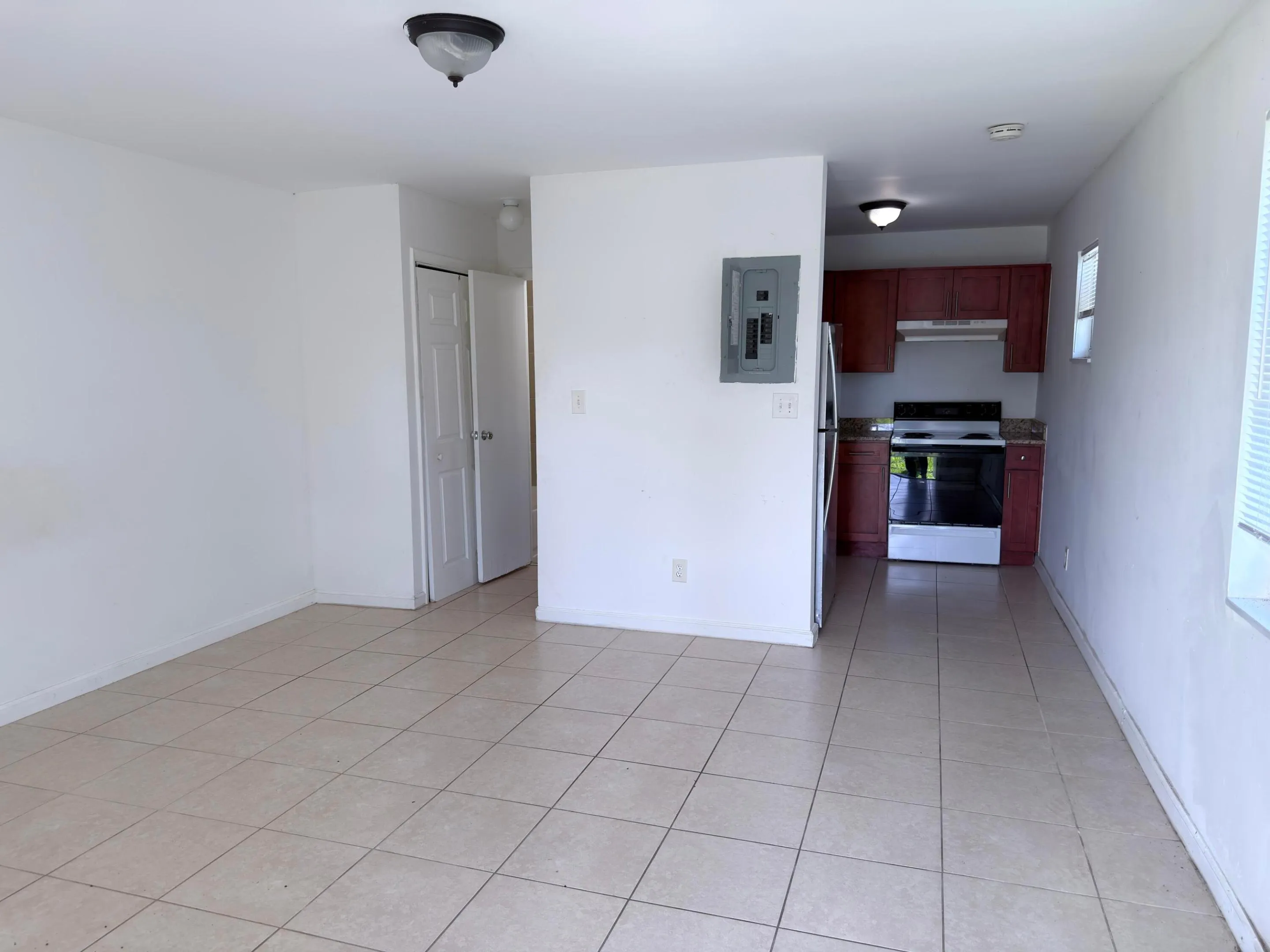 635 NW 22ND Road