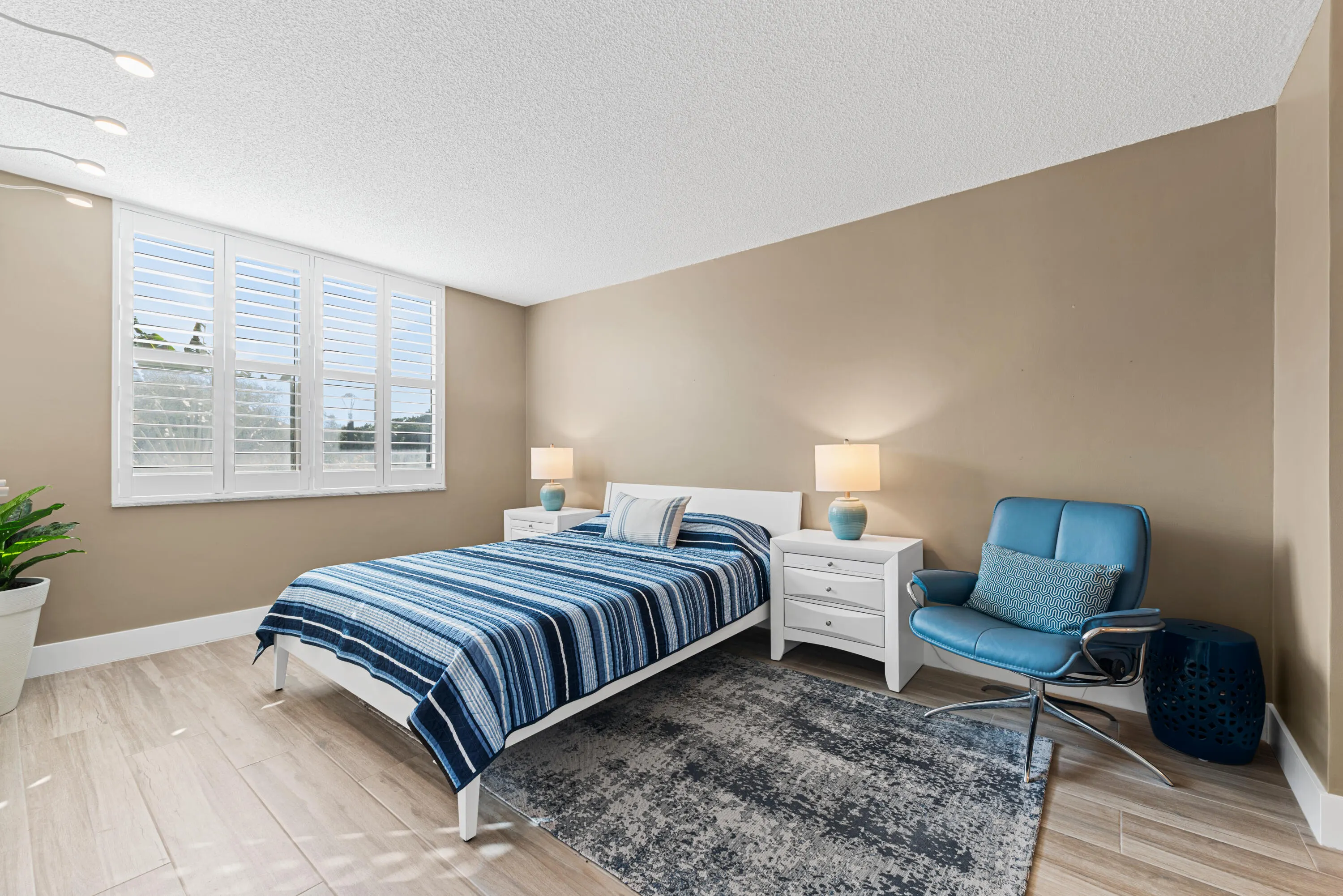 1800 N Andrews Avenue #2B