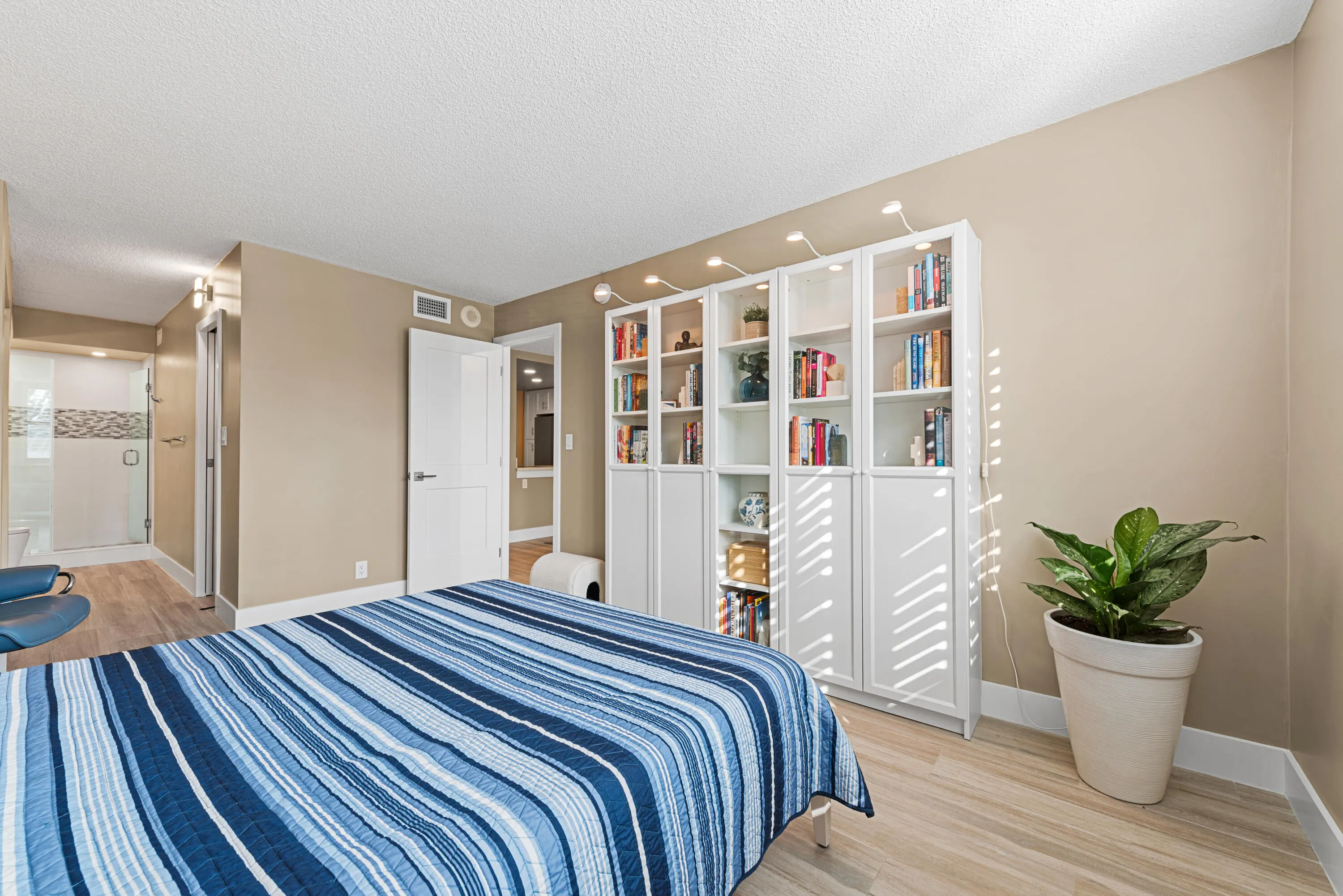 1800 N Andrews Avenue #2B
