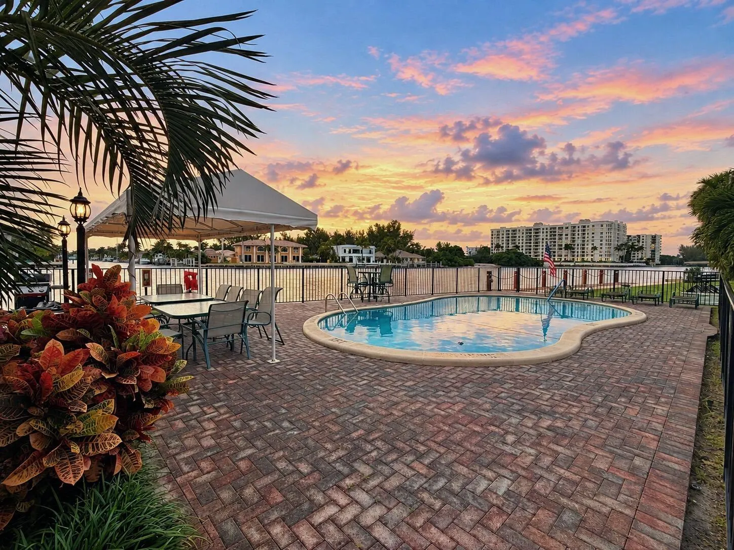 901 N RIVERSIDE Drive #2B