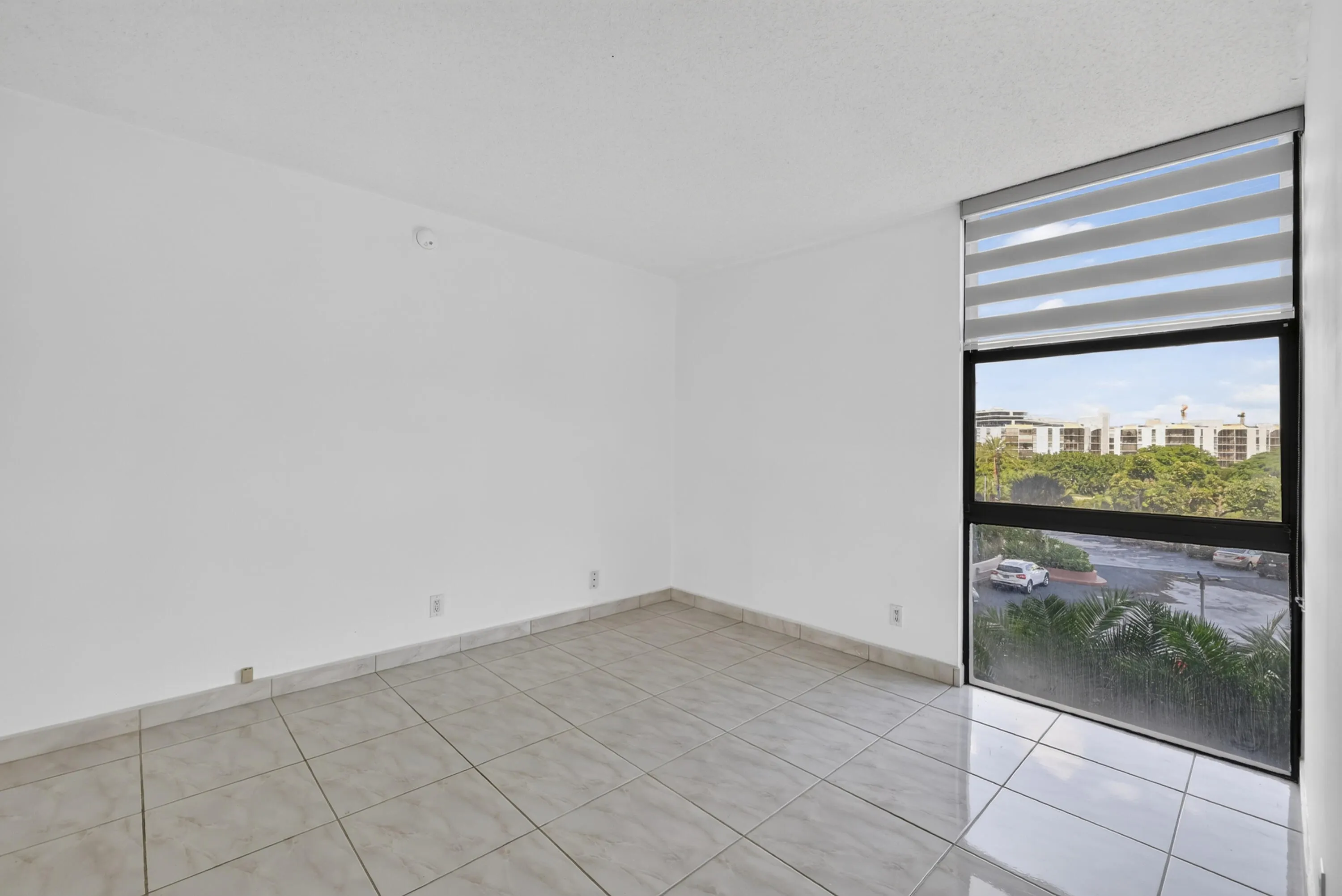 20301 W COUNTRY CLUB Drive #523