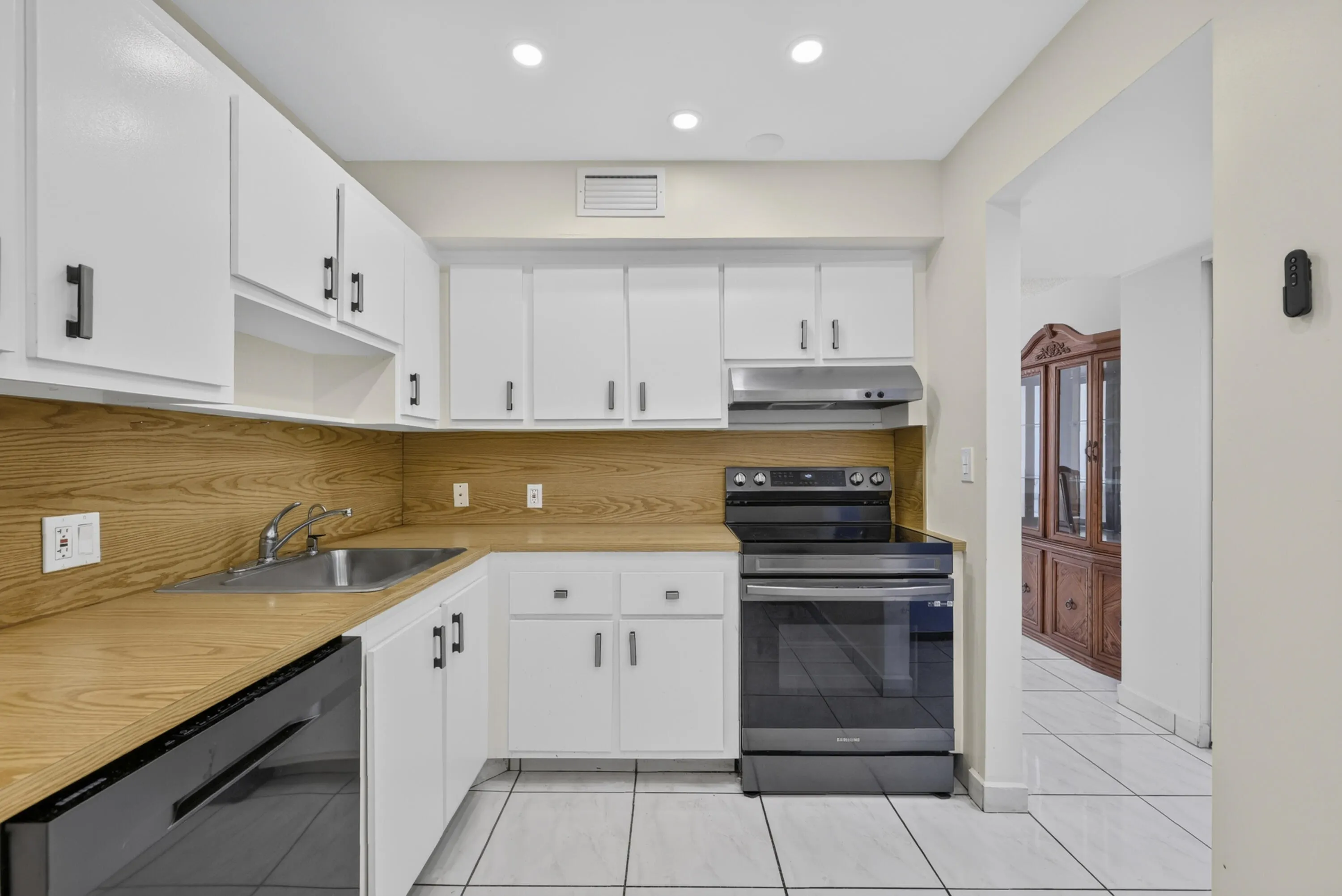 20301 W COUNTRY CLUB Drive #523