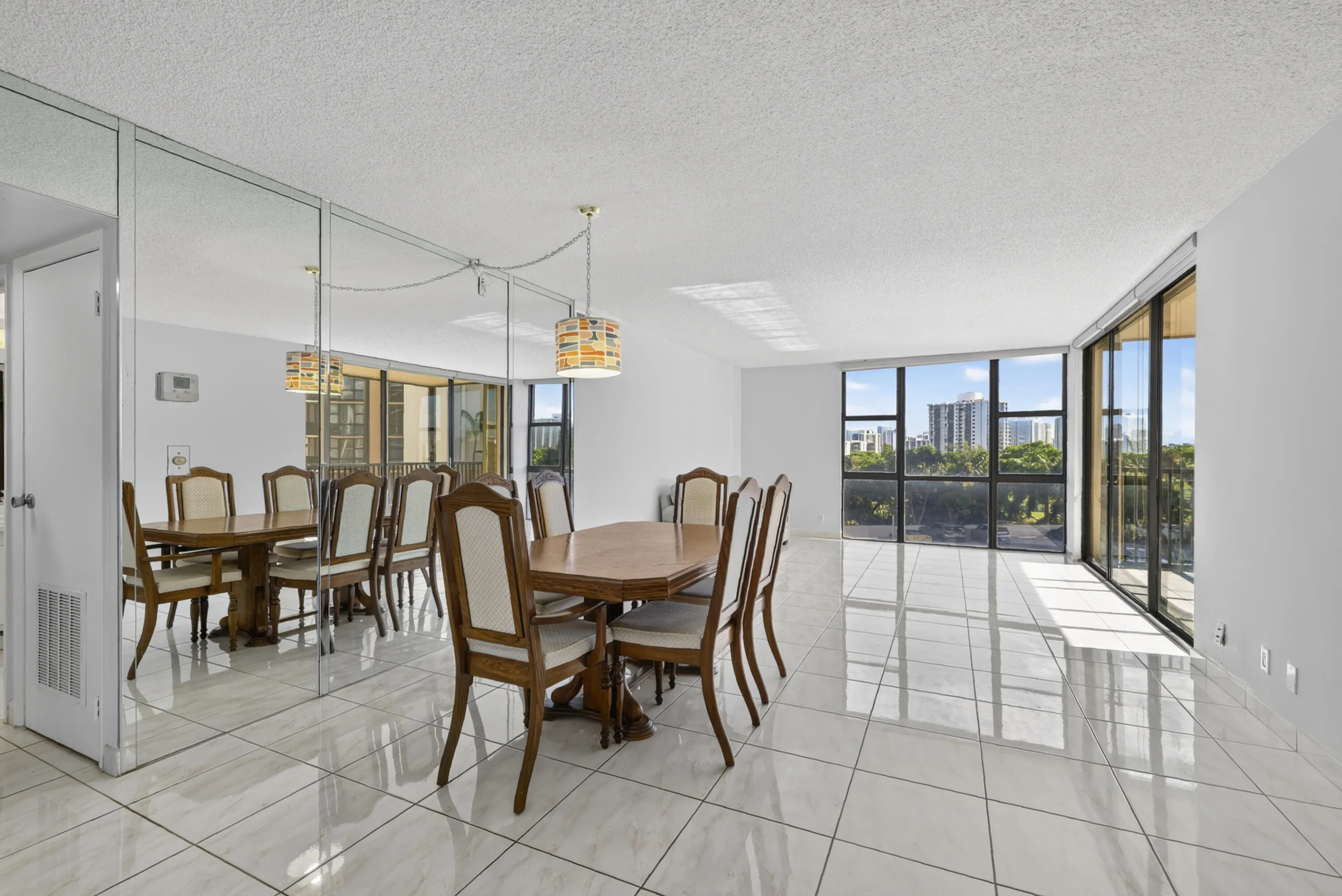 20301 W COUNTRY CLUB Drive #523