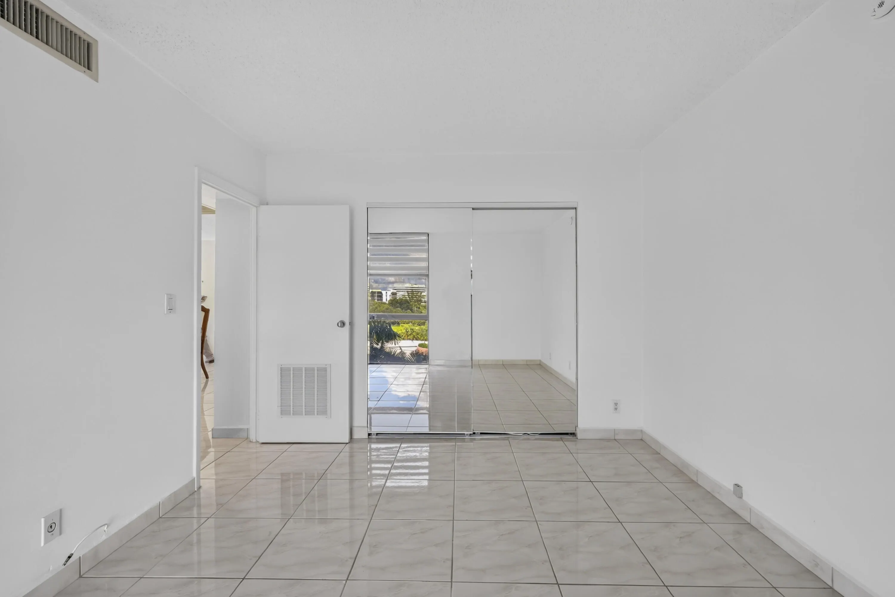 20301 W COUNTRY CLUB Drive #523