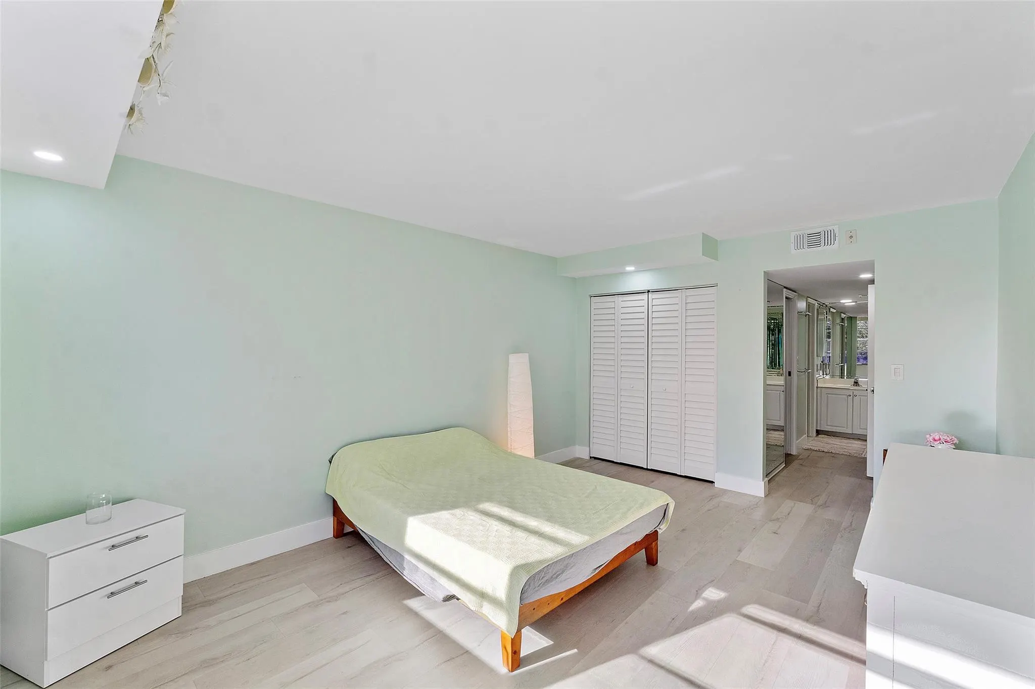 4261 W Palm Aire Drive #UNIT 203