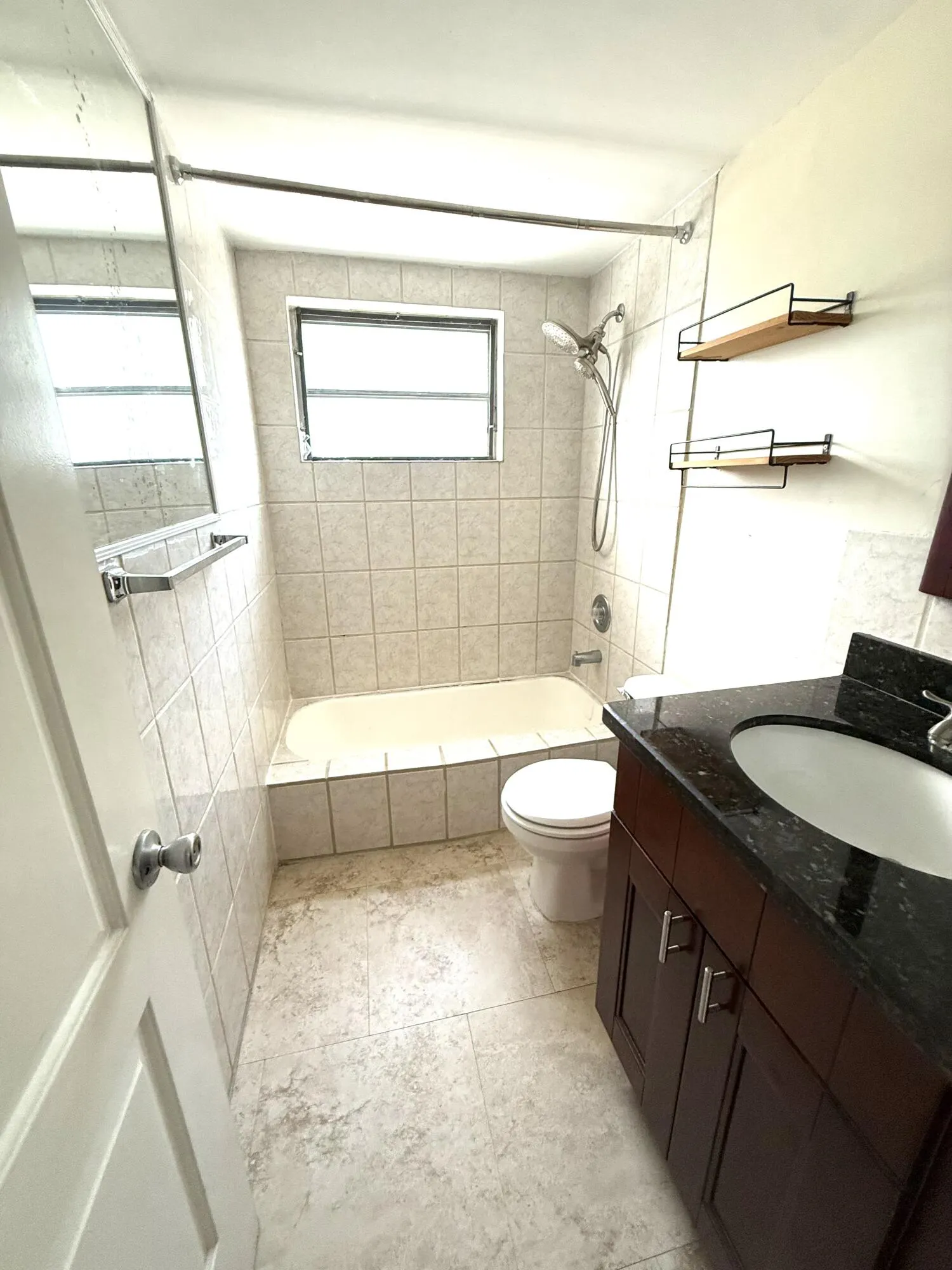 1100 NE 9TH Avenue #202