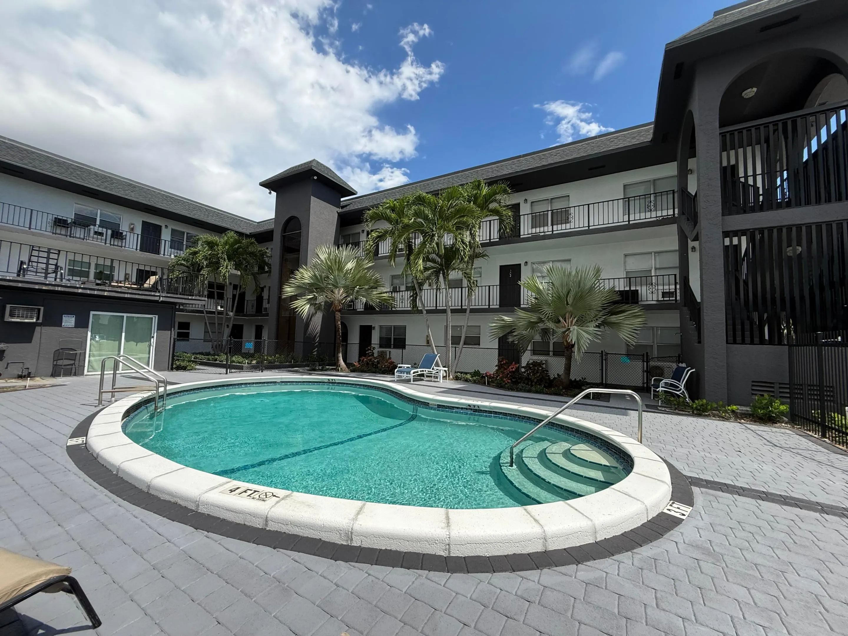1100 NE 9TH Avenue #202