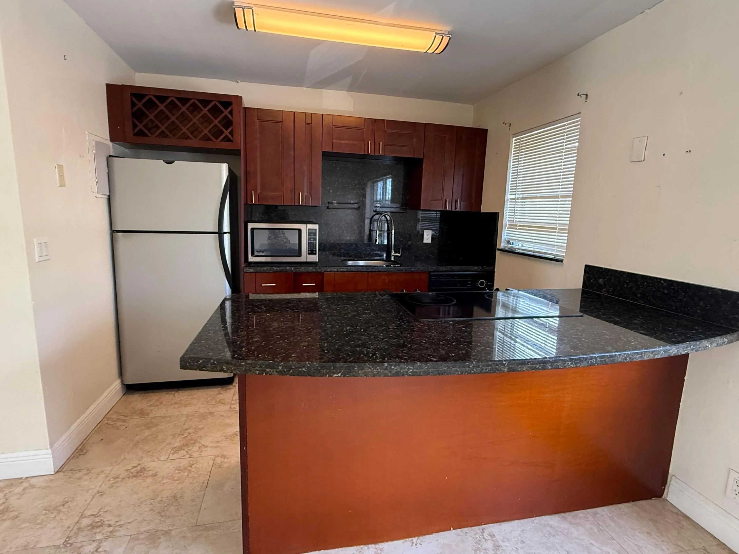 1100 NE 9TH Avenue #202